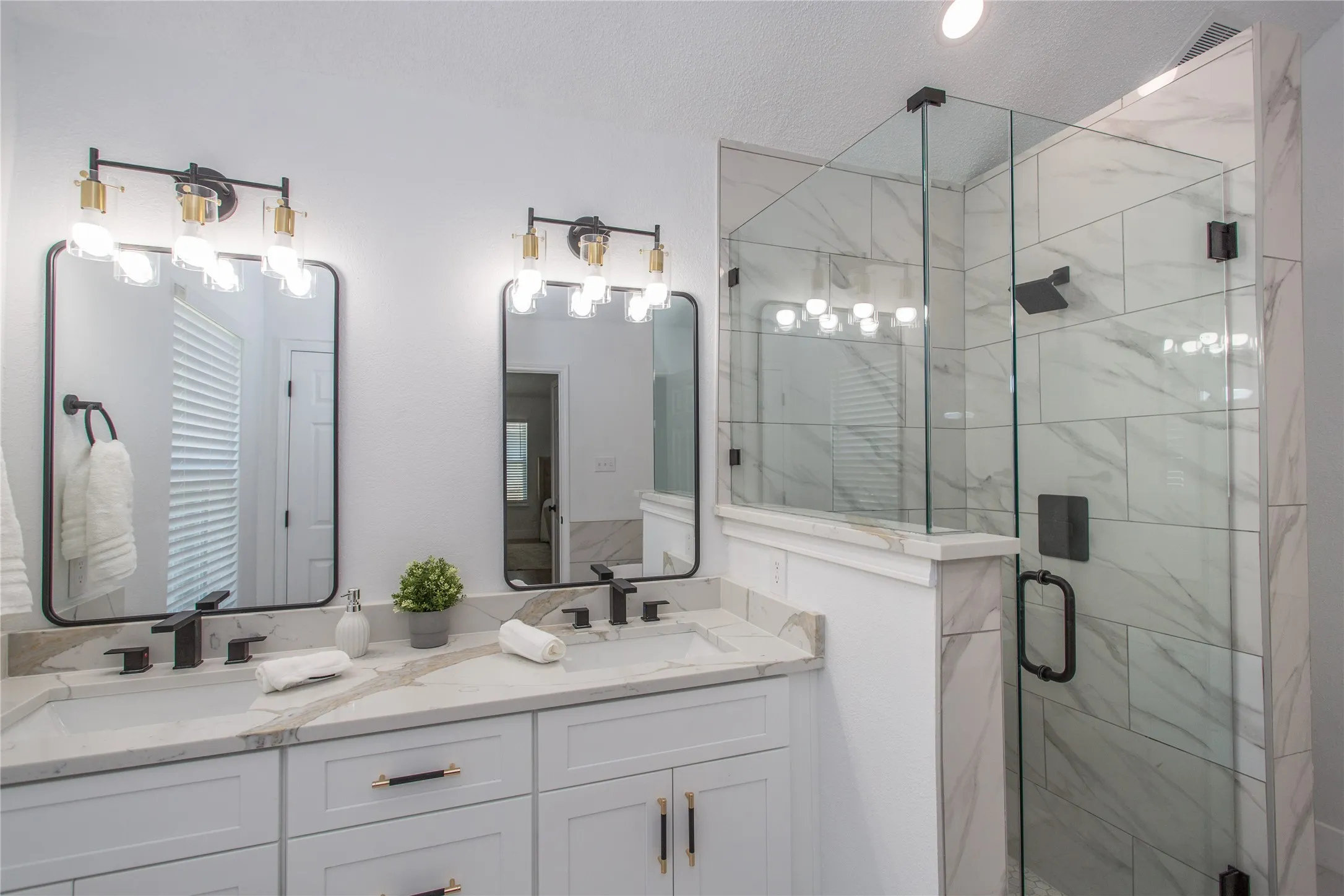 Single Family Residence For Sale in Tarrant County , 1704 Brookarbor Court, Arlington, Texas 76018, 4 Bedroom, 3 Bathroom, 2 Garage spaces, 1,977 Sqft, built in 1996, mls#21359124, Real Estate Agent in Arlington, Homes For Sale in Tarrant county, Homes For Sale in Arlington, Realtor in Arlington Texas, Real Estate Brokerage Independent Realty Texas, Luminita Cordes Realtor
