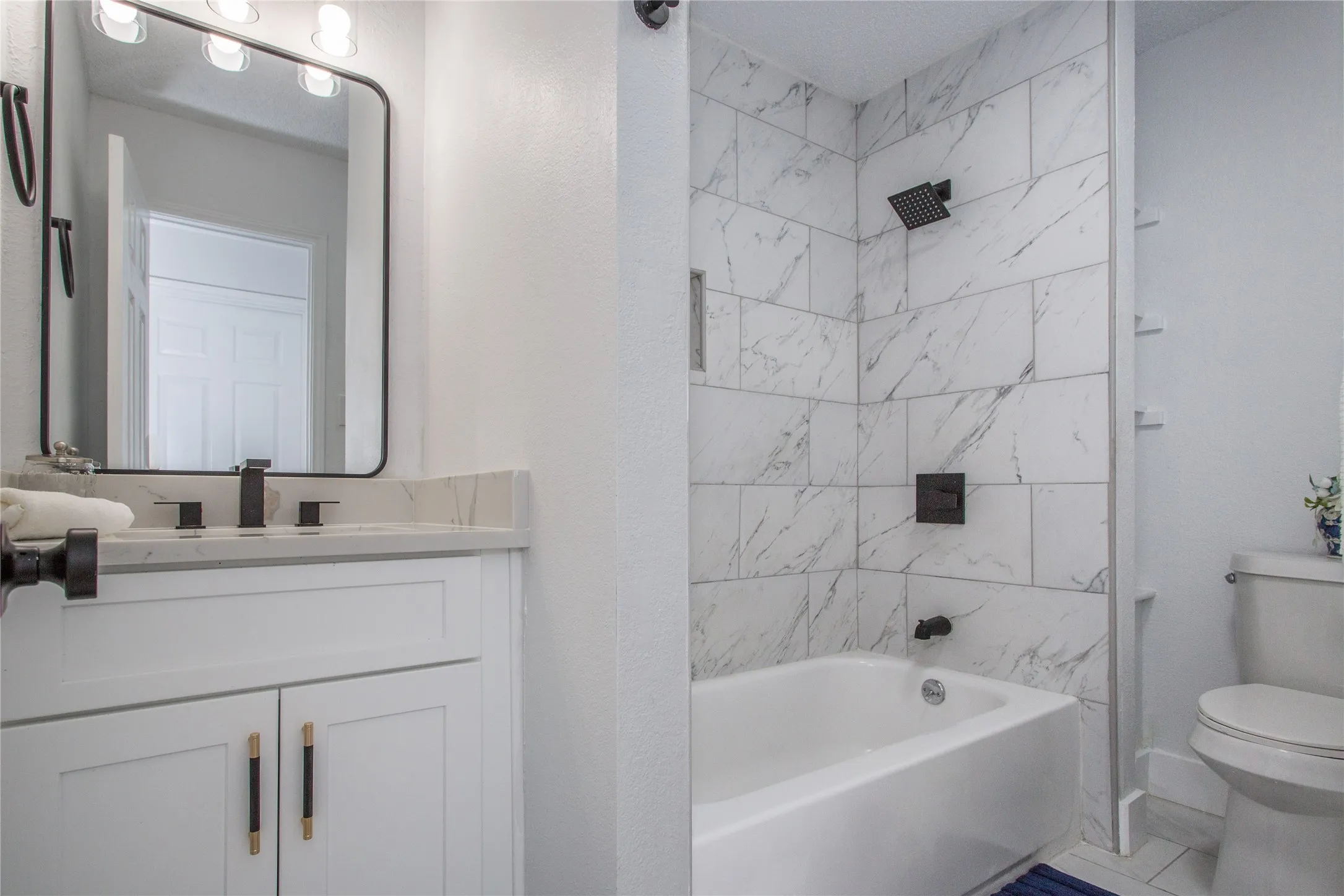 Single Family Residence For Sale in Tarrant County , 1704 Brookarbor Court, Arlington, Texas 76018, 4 Bedroom, 3 Bathroom, 2 Garage spaces, 1,977 Sqft, built in 1996, mls#21359124, Real Estate Agent in Arlington, Homes For Sale in Tarrant county, Homes For Sale in Arlington, Realtor in Arlington Texas, Real Estate Brokerage Independent Realty Texas, Luminita Cordes Realtor