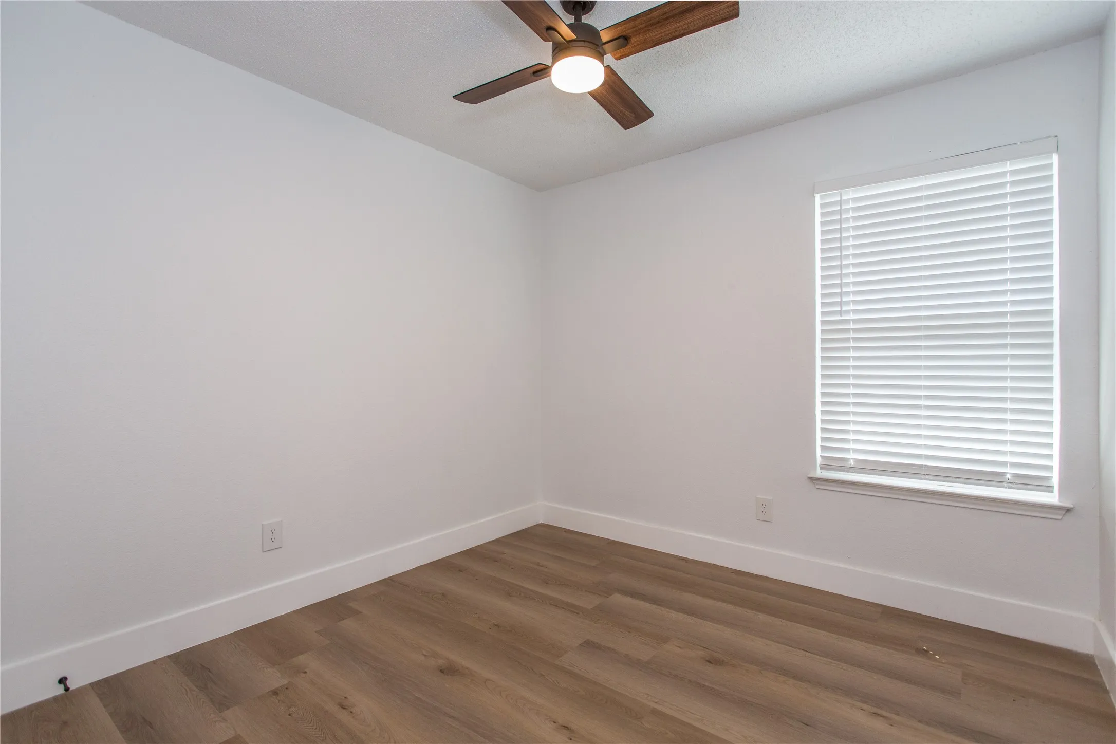 Single Family Residence For Sale in Tarrant County , 1704 Brookarbor Court, Arlington, Texas 76018, 4 Bedroom, 3 Bathroom, 2 Garage spaces, 1,977 Sqft, built in 1996, mls#21359124, Real Estate Agent in Arlington, Homes For Sale in Tarrant county, Homes For Sale in Arlington, Realtor in Arlington Texas, Real Estate Brokerage Independent Realty Texas, Luminita Cordes Realtor
