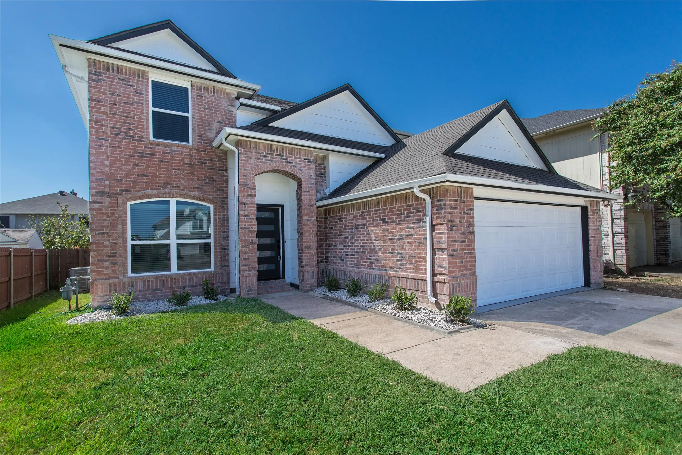 Single Family Residence For Sale in Tarrant County , 1704 Brookarbor Court, Arlington, Texas 76018, 4 Bedroom, 3 Bathroom, 2 Garage spaces, 1,977 Sqft, built in 1996, mls#21359124, Real Estate Agent in Arlington, Homes For Sale in Tarrant county, Homes For Sale in Arlington, Realtor in Arlington Texas, Real Estate Brokerage Independent Realty Texas, Luminita Cordes Realtor