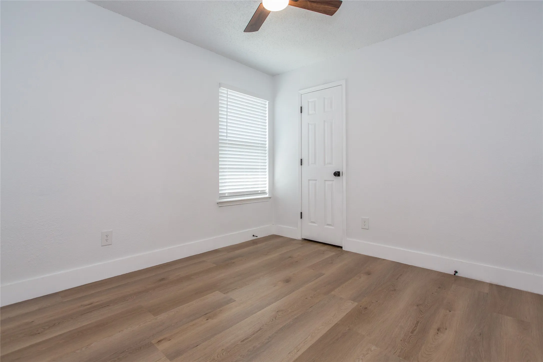 Single Family Residence For Sale in Tarrant County , 1704 Brookarbor Court, Arlington, Texas 76018, 4 Bedroom, 3 Bathroom, 2 Garage spaces, 1,977 Sqft, built in 1996, mls#21359124, Real Estate Agent in Arlington, Homes For Sale in Tarrant county, Homes For Sale in Arlington, Realtor in Arlington Texas, Real Estate Brokerage Independent Realty Texas, Luminita Cordes Realtor