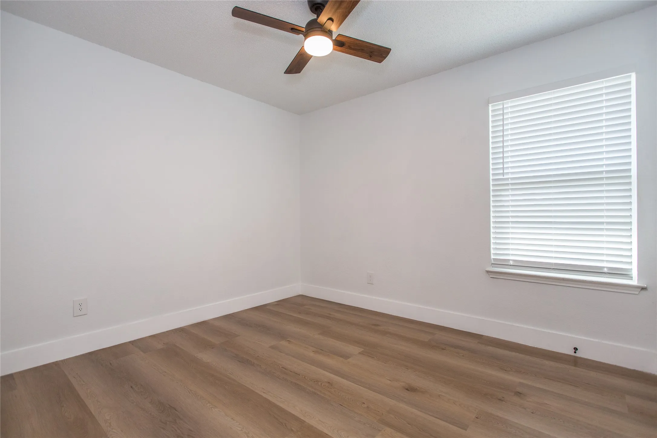 Single Family Residence For Sale in Tarrant County , 1704 Brookarbor Court, Arlington, Texas 76018, 4 Bedroom, 3 Bathroom, 2 Garage spaces, 1,977 Sqft, built in 1996, mls#21359124, Real Estate Agent in Arlington, Homes For Sale in Tarrant county, Homes For Sale in Arlington, Realtor in Arlington Texas, Real Estate Brokerage Independent Realty Texas, Luminita Cordes Realtor