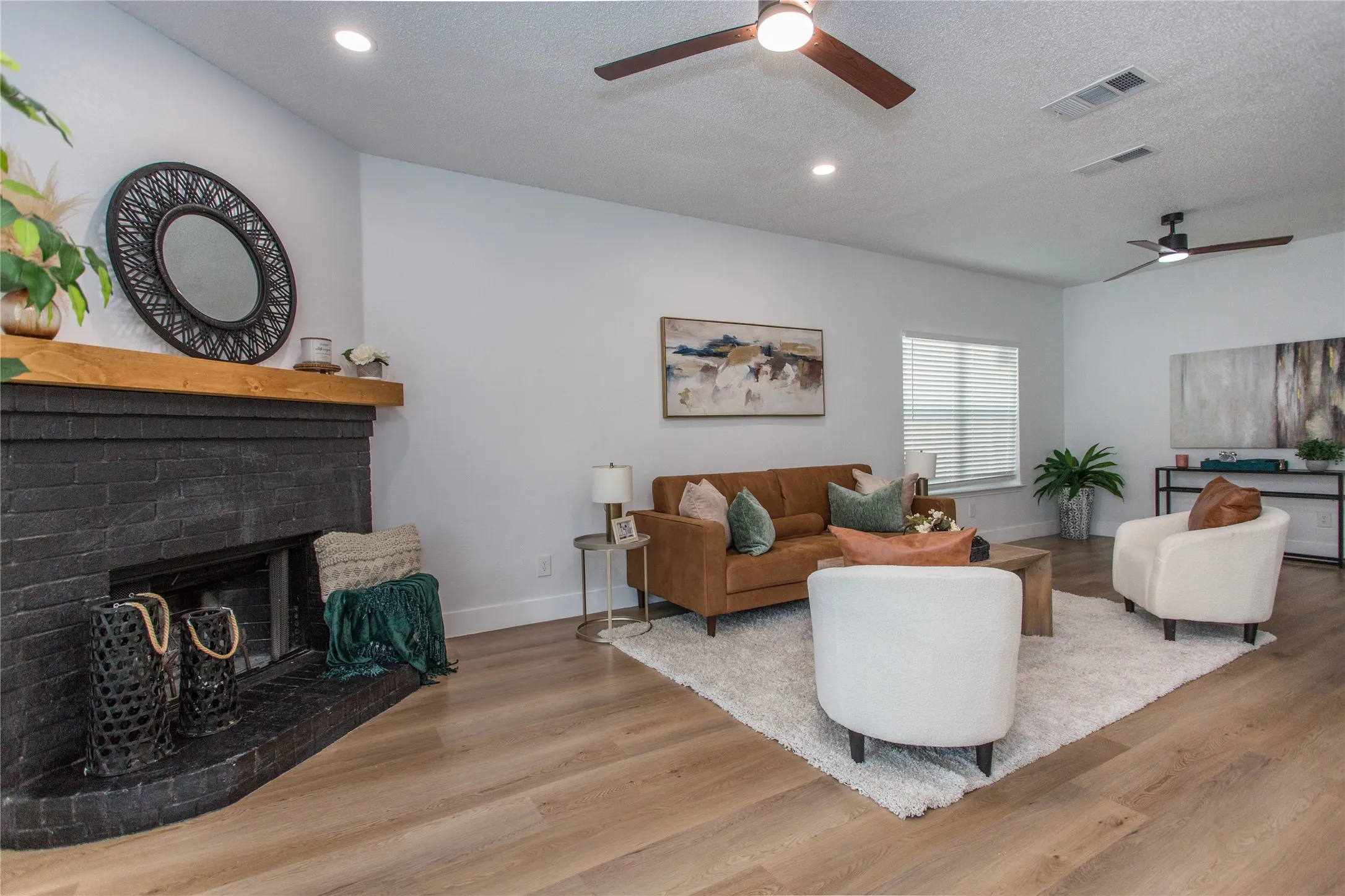 Single Family Residence For Sale in Tarrant County , 1704 Brookarbor Court, Arlington, Texas 76018, 4 Bedroom, 3 Bathroom, 2 Garage spaces, 1,977 Sqft, built in 1996, mls#21359124, Real Estate Agent in Arlington, Homes For Sale in Tarrant county, Homes For Sale in Arlington, Realtor in Arlington Texas, Real Estate Brokerage Independent Realty Texas, Luminita Cordes Realtor