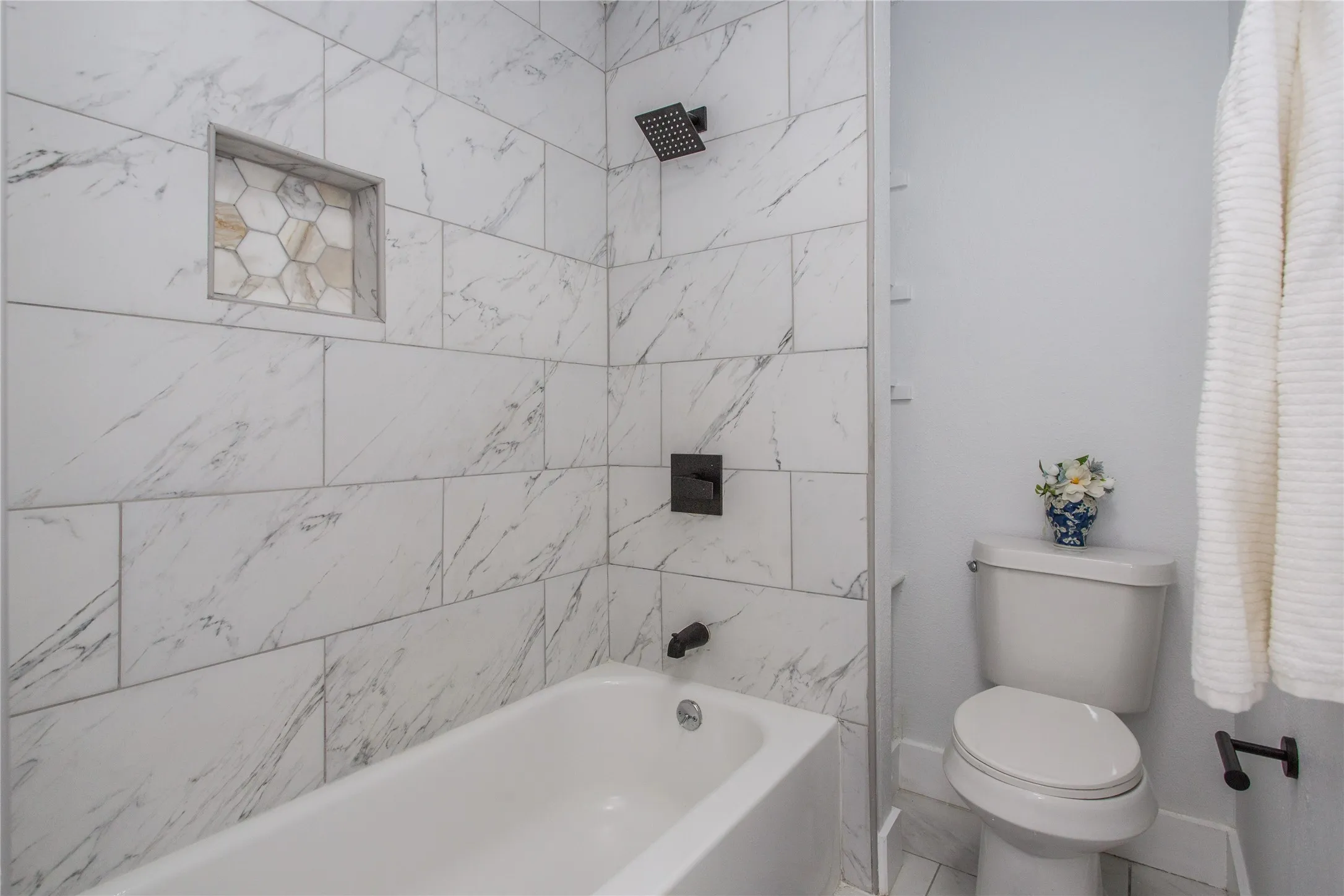 Single Family Residence For Sale in Tarrant County , 1704 Brookarbor Court, Arlington, Texas 76018, 4 Bedroom, 3 Bathroom, 2 Garage spaces, 1,977 Sqft, built in 1996, mls#21359124, Real Estate Agent in Arlington, Homes For Sale in Tarrant county, Homes For Sale in Arlington, Realtor in Arlington Texas, Real Estate Brokerage Independent Realty Texas, Luminita Cordes Realtor