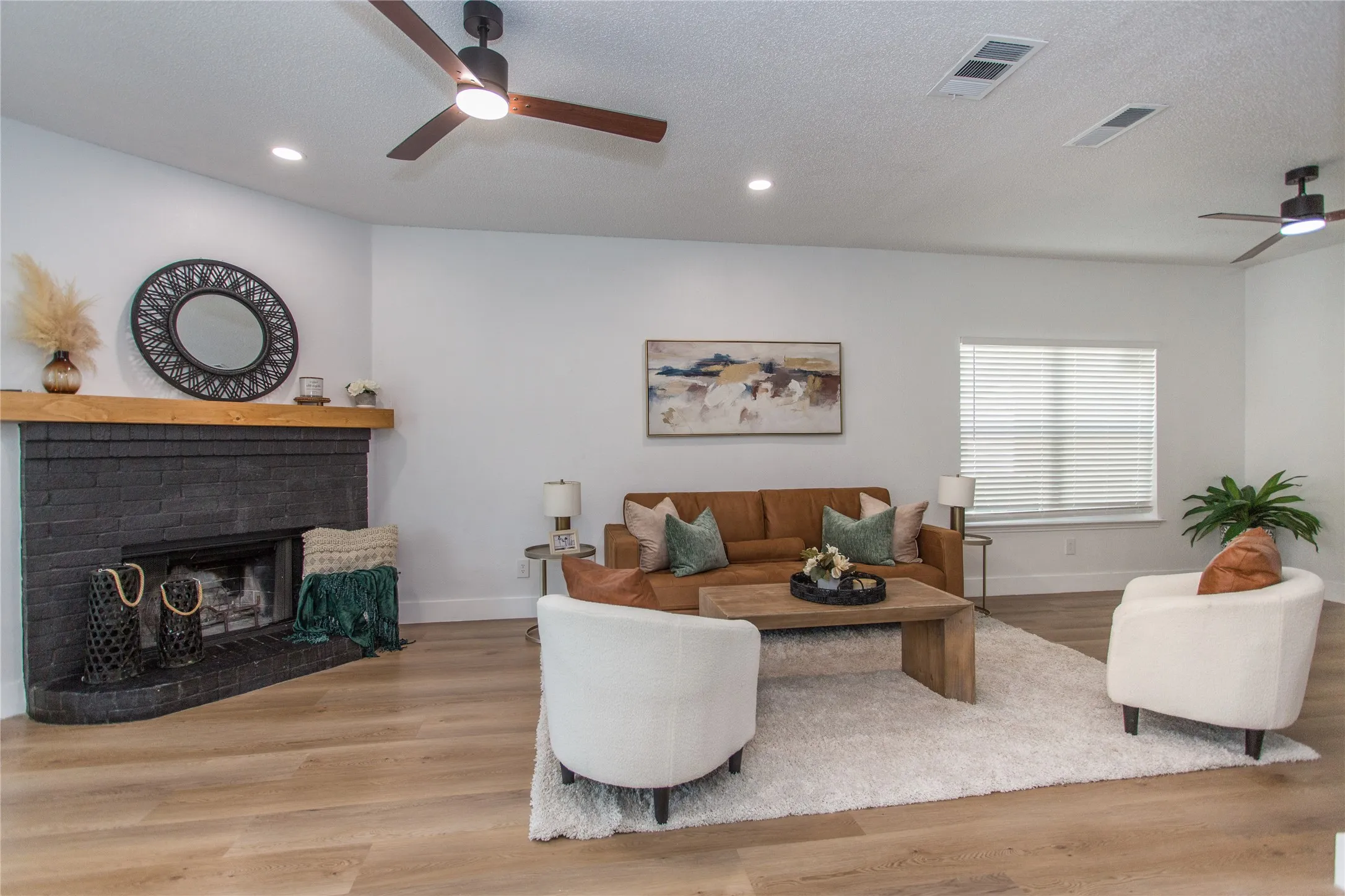 Single Family Residence For Sale in Tarrant County , 1704 Brookarbor Court, Arlington, Texas 76018, 4 Bedroom, 3 Bathroom, 2 Garage spaces, 1,977 Sqft, built in 1996, mls#21359124, Real Estate Agent in Arlington, Homes For Sale in Tarrant county, Homes For Sale in Arlington, Realtor in Arlington Texas, Real Estate Brokerage Independent Realty Texas, Luminita Cordes Realtor