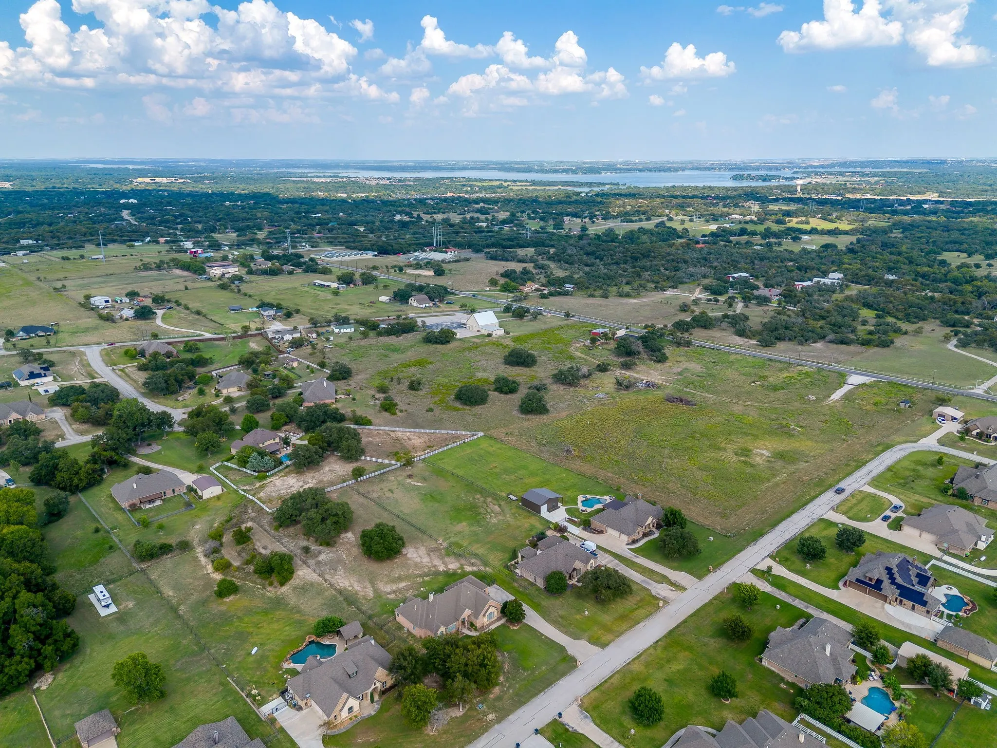 Single Family Residence For Sale in Tarrant County , 13041 Stacey Valley Drive, Azle, Texas 76020, 4 Bedroom, 3 Bathroom, 3 Garage spaces, 2,778 Sqft, built in 2006, mls#21360141, Real Estate Agent in Azle, Homes For Sale in Tarrant county, Homes For Sale in Azle, Realtor in Azle Texas, Real Estate Brokerage Independent Realty Texas, Luminita Cordes Realtor