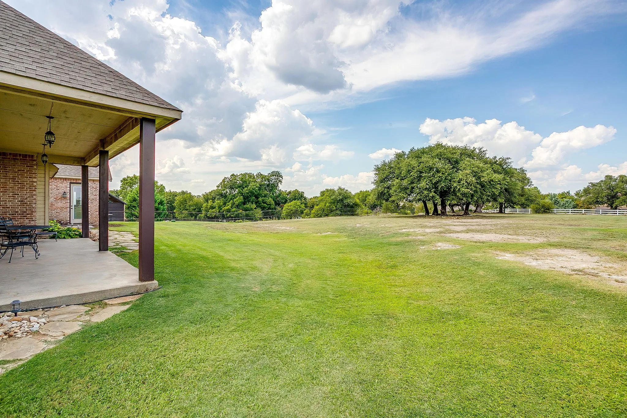 Single Family Residence For Sale in Tarrant County , 13041 Stacey Valley Drive, Azle, Texas 76020, 4 Bedroom, 3 Bathroom, 3 Garage spaces, 2,778 Sqft, built in 2006, mls#21360141, Real Estate Agent in Azle, Homes For Sale in Tarrant county, Homes For Sale in Azle, Realtor in Azle Texas, Real Estate Brokerage Independent Realty Texas, Luminita Cordes Realtor