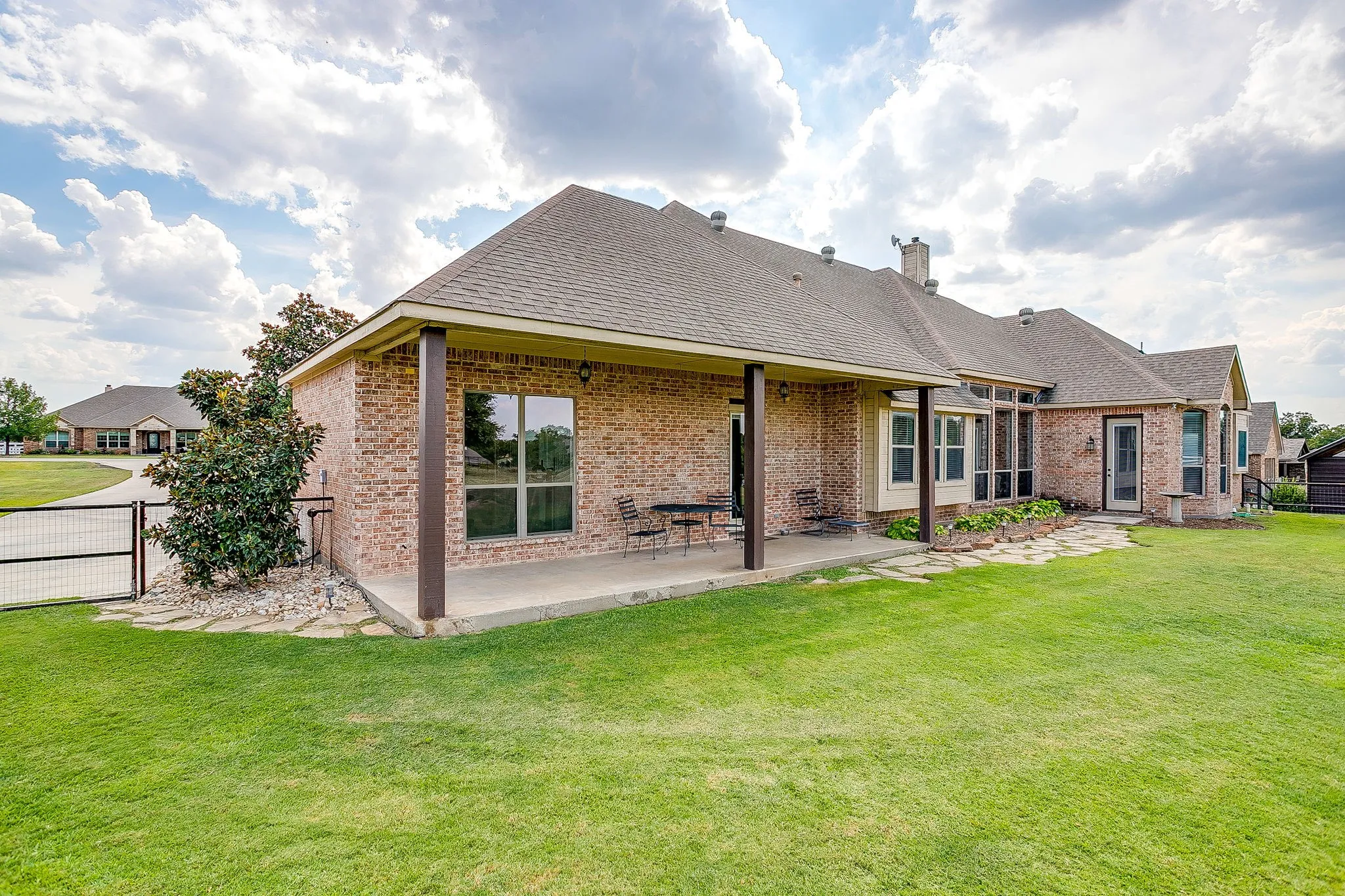 Single Family Residence For Sale in Tarrant County , 13041 Stacey Valley Drive, Azle, Texas 76020, 4 Bedroom, 3 Bathroom, 3 Garage spaces, 2,778 Sqft, built in 2006, mls#21360141, Real Estate Agent in Azle, Homes For Sale in Tarrant county, Homes For Sale in Azle, Realtor in Azle Texas, Real Estate Brokerage Independent Realty Texas, Luminita Cordes Realtor