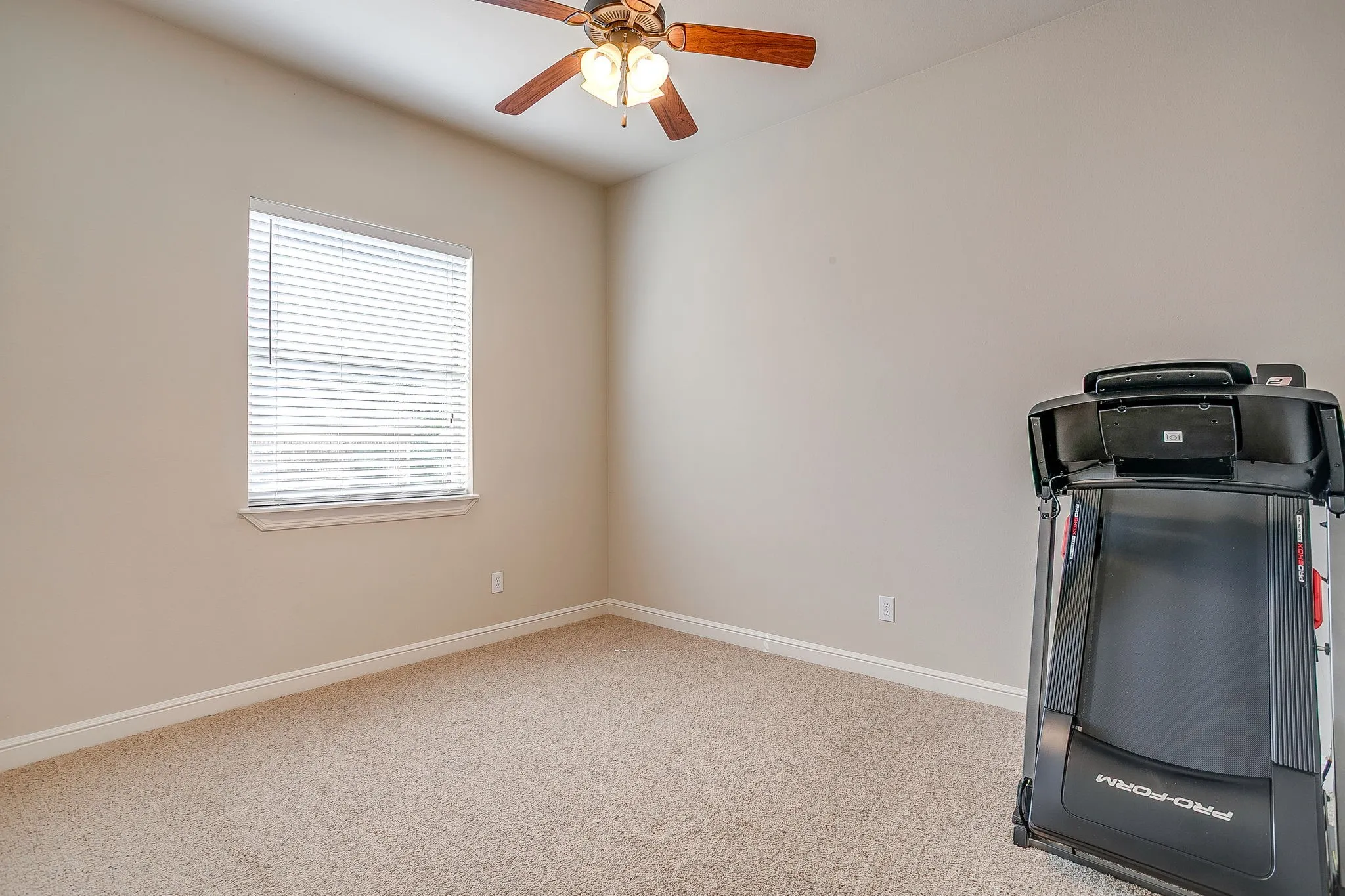 Single Family Residence For Sale in Tarrant County , 13041 Stacey Valley Drive, Azle, Texas 76020, 4 Bedroom, 3 Bathroom, 3 Garage spaces, 2,778 Sqft, built in 2006, mls#21360141, Real Estate Agent in Azle, Homes For Sale in Tarrant county, Homes For Sale in Azle, Realtor in Azle Texas, Real Estate Brokerage Independent Realty Texas, Luminita Cordes Realtor