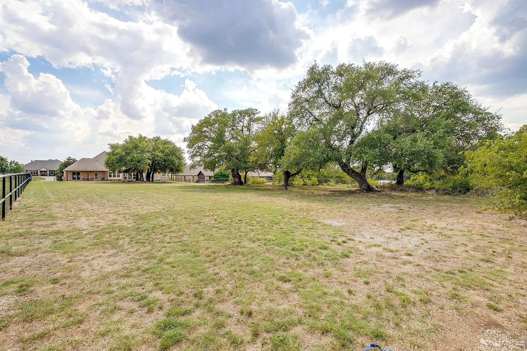 Single Family Residence For Sale in Tarrant County , 13041 Stacey Valley Drive, Azle, Texas 76020, 4 Bedroom, 3 Bathroom, 3 Garage spaces, 2,778 Sqft, built in 2006, mls#21360141, Real Estate Agent in Azle, Homes For Sale in Tarrant county, Homes For Sale in Azle, Realtor in Azle Texas, Real Estate Brokerage Independent Realty Texas, Luminita Cordes Realtor