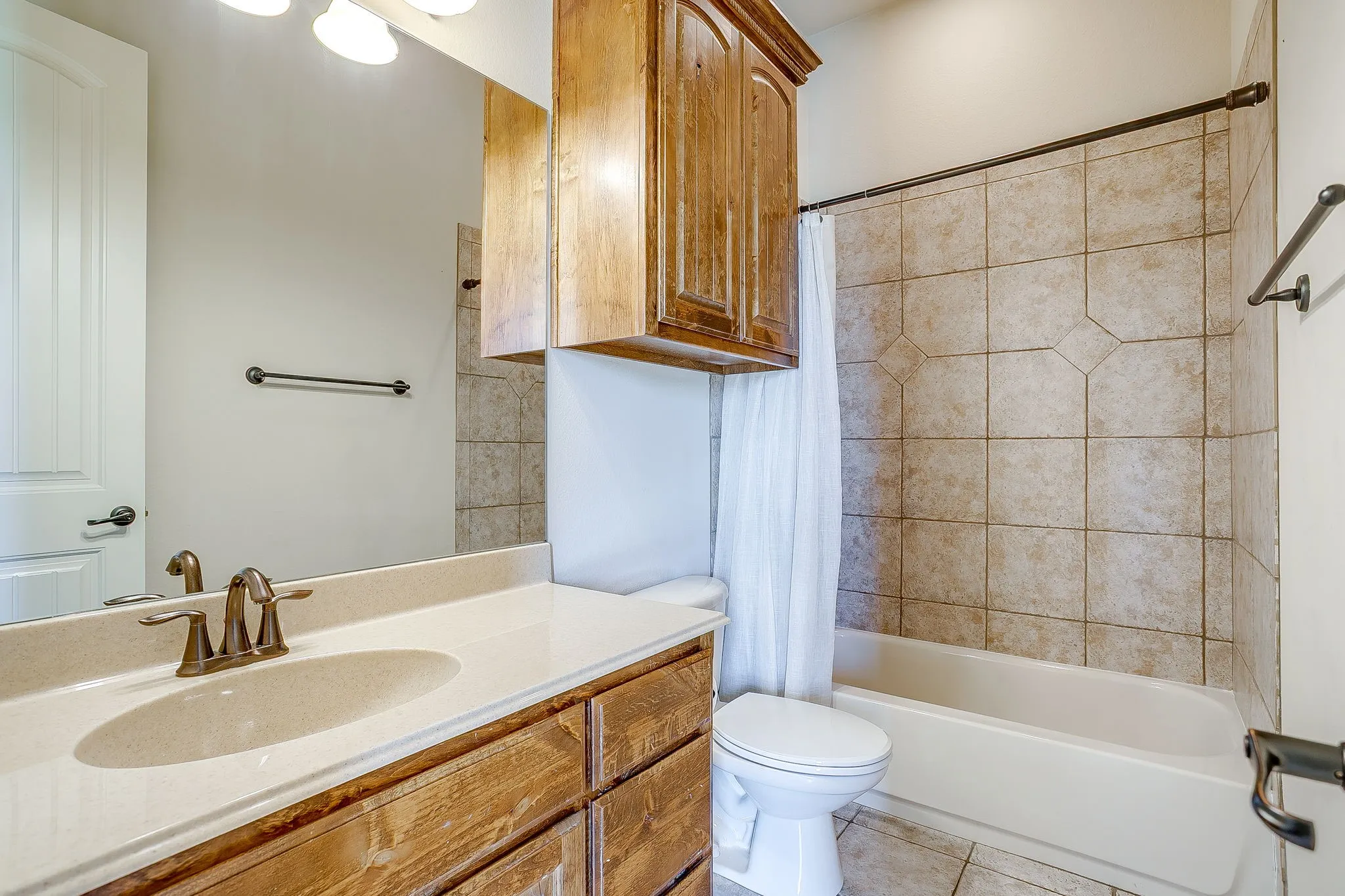 Single Family Residence For Sale in Tarrant County , 13041 Stacey Valley Drive, Azle, Texas 76020, 4 Bedroom, 3 Bathroom, 3 Garage spaces, 2,778 Sqft, built in 2006, mls#21360141, Real Estate Agent in Azle, Homes For Sale in Tarrant county, Homes For Sale in Azle, Realtor in Azle Texas, Real Estate Brokerage Independent Realty Texas, Luminita Cordes Realtor