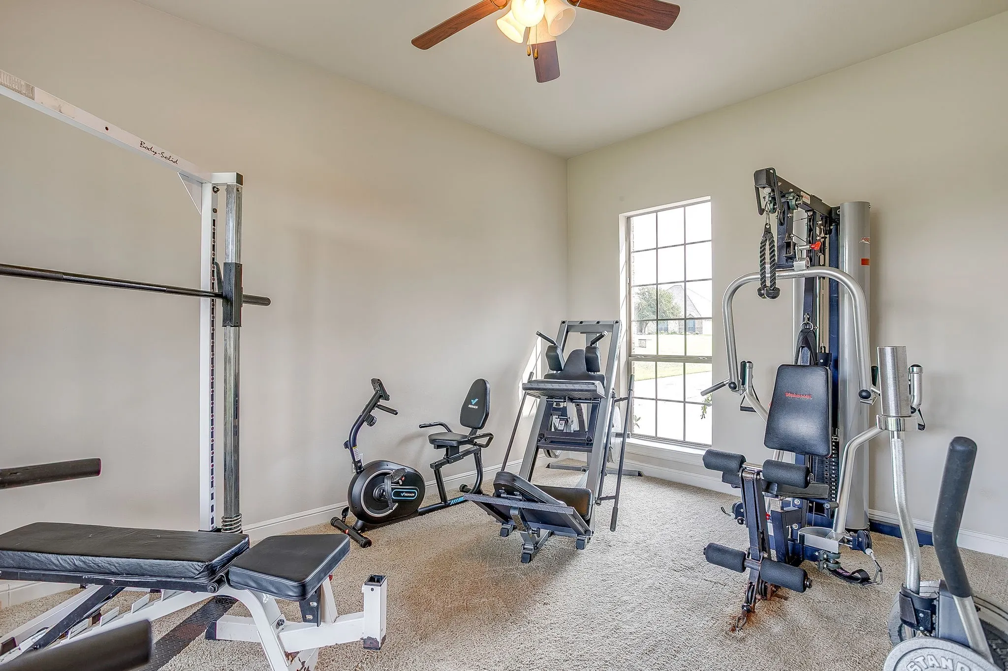 Single Family Residence For Sale in Tarrant County , 13041 Stacey Valley Drive, Azle, Texas 76020, 4 Bedroom, 3 Bathroom, 3 Garage spaces, 2,778 Sqft, built in 2006, mls#21360141, Real Estate Agent in Azle, Homes For Sale in Tarrant county, Homes For Sale in Azle, Realtor in Azle Texas, Real Estate Brokerage Independent Realty Texas, Luminita Cordes Realtor