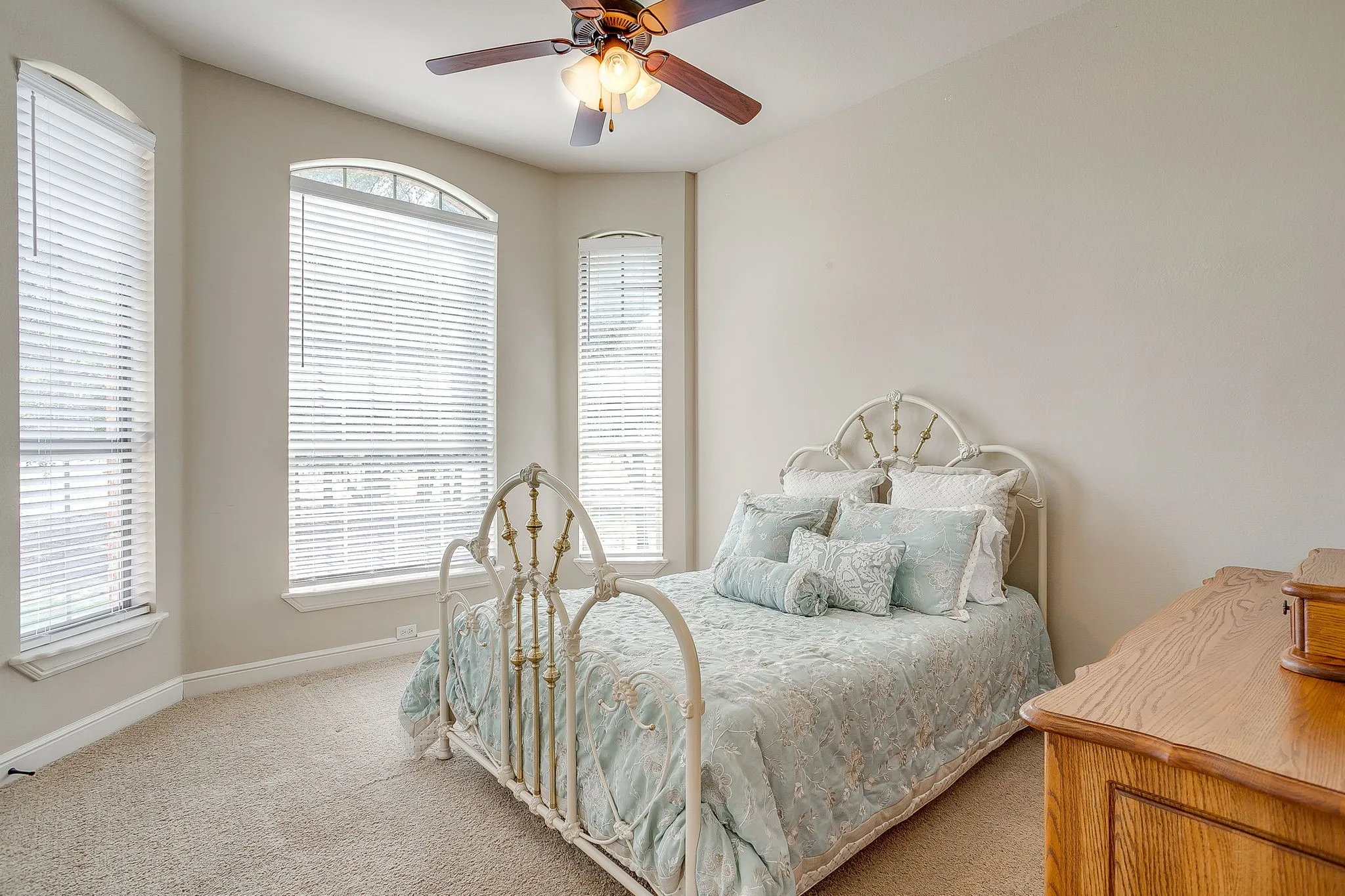 Single Family Residence For Sale in Tarrant County , 13041 Stacey Valley Drive, Azle, Texas 76020, 4 Bedroom, 3 Bathroom, 3 Garage spaces, 2,778 Sqft, built in 2006, mls#21360141, Real Estate Agent in Azle, Homes For Sale in Tarrant county, Homes For Sale in Azle, Realtor in Azle Texas, Real Estate Brokerage Independent Realty Texas, Luminita Cordes Realtor