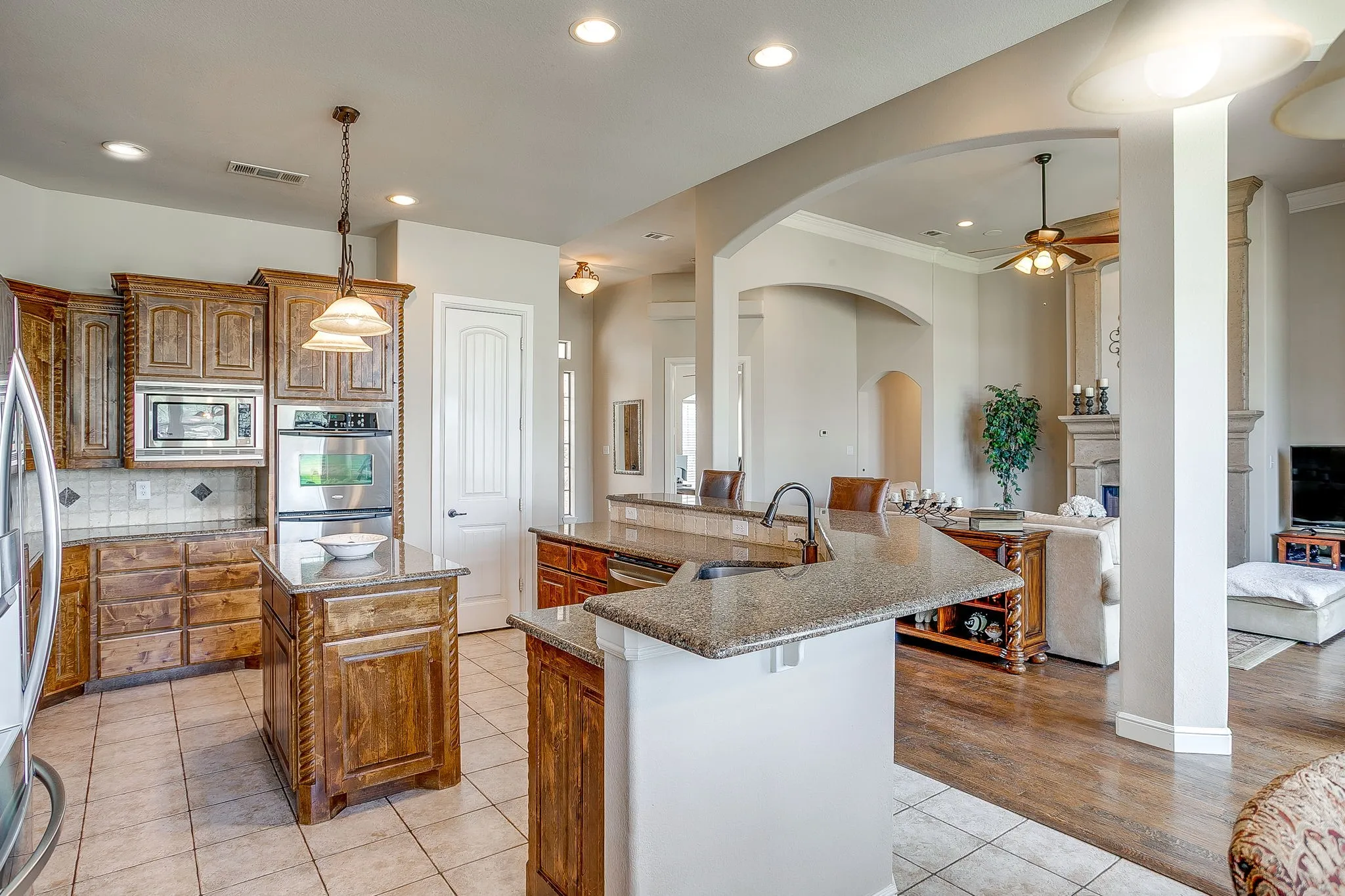 Single Family Residence For Sale in Tarrant County , 13041 Stacey Valley Drive, Azle, Texas 76020, 4 Bedroom, 3 Bathroom, 3 Garage spaces, 2,778 Sqft, built in 2006, mls#21360141, Real Estate Agent in Azle, Homes For Sale in Tarrant county, Homes For Sale in Azle, Realtor in Azle Texas, Real Estate Brokerage Independent Realty Texas, Luminita Cordes Realtor