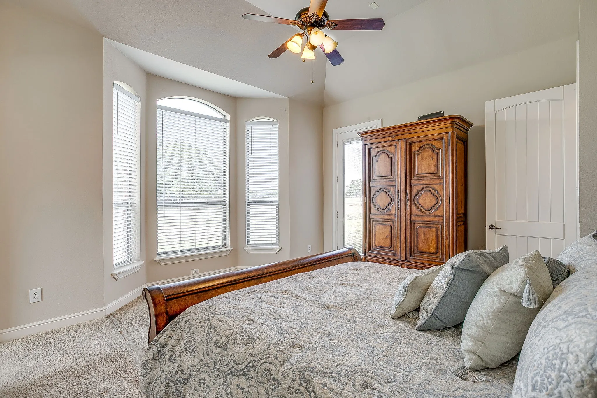 Single Family Residence For Sale in Tarrant County , 13041 Stacey Valley Drive, Azle, Texas 76020, 4 Bedroom, 3 Bathroom, 3 Garage spaces, 2,778 Sqft, built in 2006, mls#21360141, Real Estate Agent in Azle, Homes For Sale in Tarrant county, Homes For Sale in Azle, Realtor in Azle Texas, Real Estate Brokerage Independent Realty Texas, Luminita Cordes Realtor