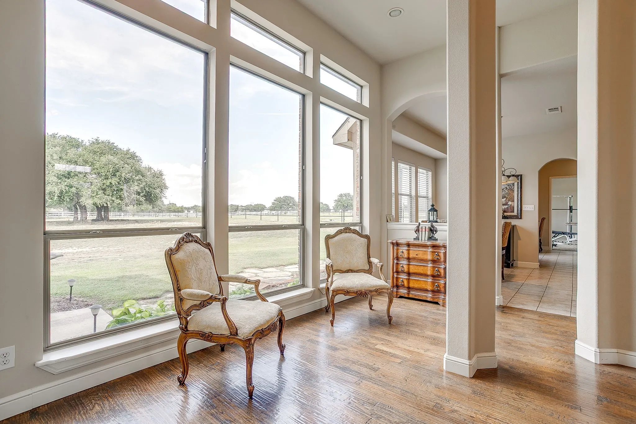 Single Family Residence For Sale in Tarrant County , 13041 Stacey Valley Drive, Azle, Texas 76020, 4 Bedroom, 3 Bathroom, 3 Garage spaces, 2,778 Sqft, built in 2006, mls#21360141, Real Estate Agent in Azle, Homes For Sale in Tarrant county, Homes For Sale in Azle, Realtor in Azle Texas, Real Estate Brokerage Independent Realty Texas, Luminita Cordes Realtor