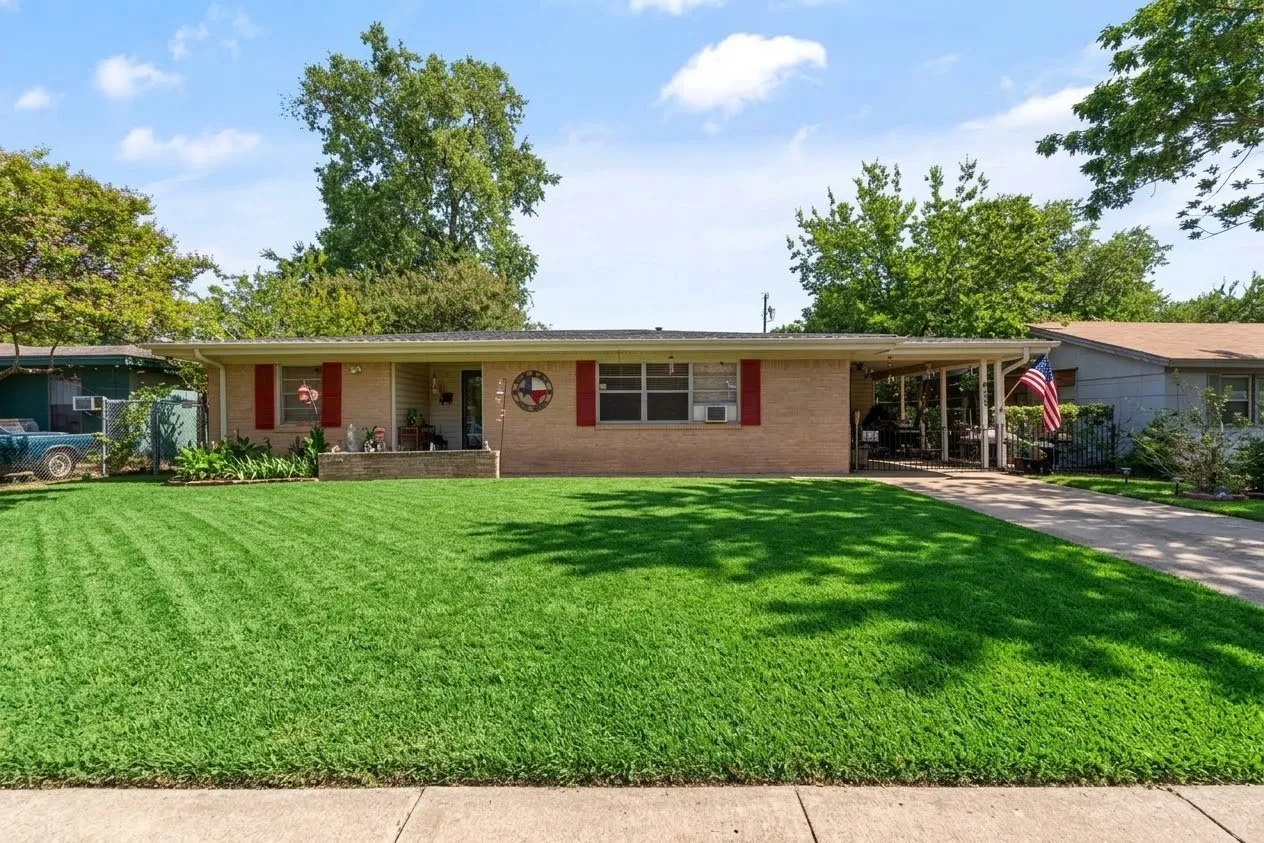 Single Family Residence For Sale in Dallas County , 915 Liberty Drive, Irving, Texas 75061, 3 Bedroom, 2 Bathroom, Garage spaces, 1,262 Sqft, built in 1955, mls#21364254, Real Estate Agent in Irving, Homes For Sale in Dallas county, Homes For Sale in Irving, Realtor in Irving Texas, Real Estate Brokerage Independent Realty Texas, Luminita Cordes Realtor