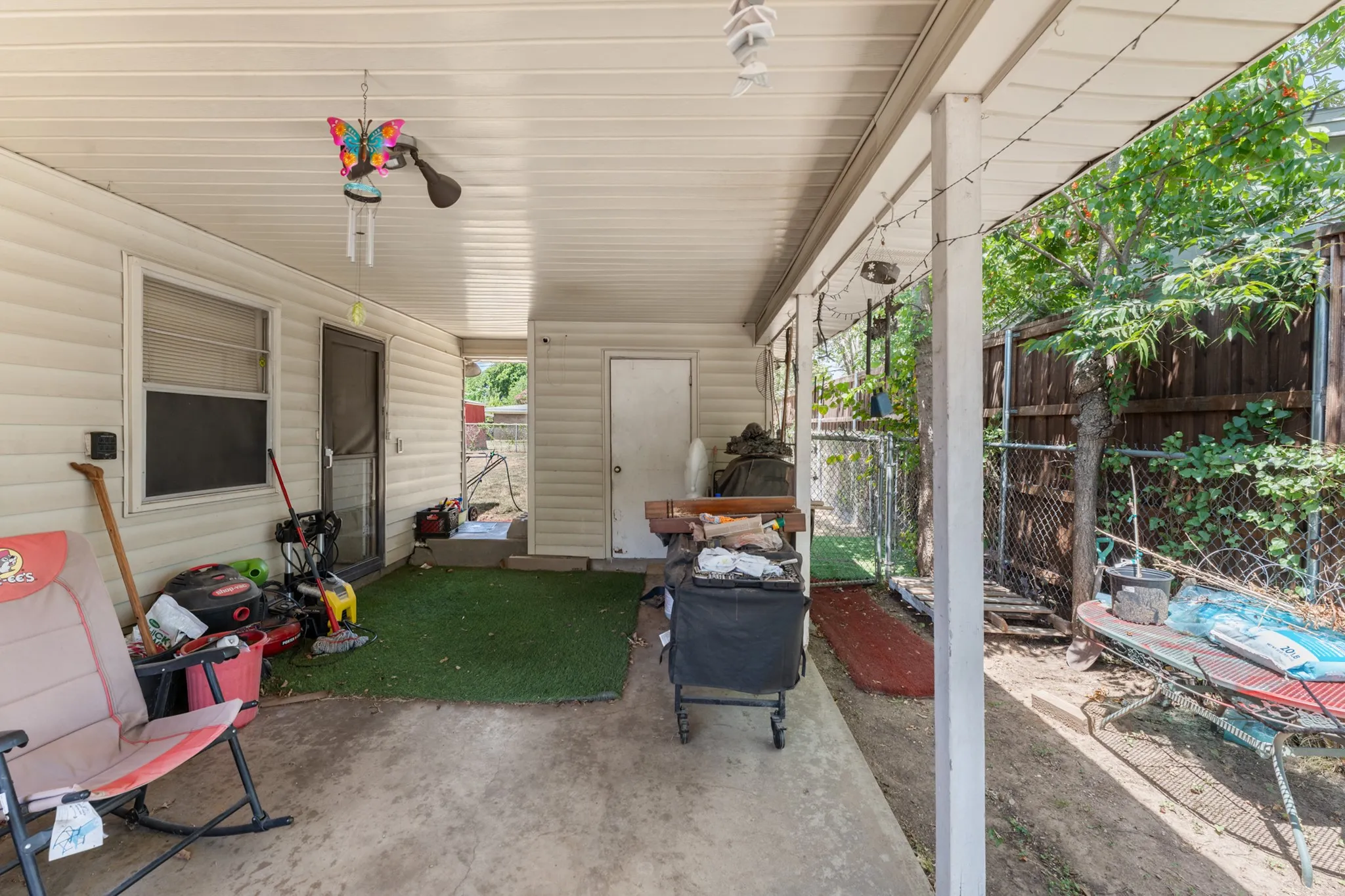 Single Family Residence For Sale in Dallas County , 915 Liberty Drive, Irving, Texas 75061, 3 Bedroom, 2 Bathroom, Garage spaces, 1,262 Sqft, built in 1955, mls#21364254, Real Estate Agent in Irving, Homes For Sale in Dallas county, Homes For Sale in Irving, Realtor in Irving Texas, Real Estate Brokerage Independent Realty Texas, Luminita Cordes Realtor