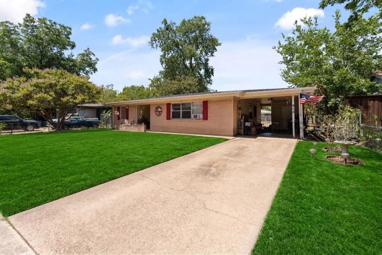 Single Family Residence For Sale in Dallas County , 915 Liberty Drive, Irving, Texas 75061, 3 Bedroom, 2 Bathroom, Garage spaces, 1,262 Sqft, built in 1955, mls#21364254, Real Estate Agent in Irving, Homes For Sale in Dallas county, Homes For Sale in Irving, Realtor in Irving Texas, Real Estate Brokerage Independent Realty Texas, Luminita Cordes Realtor