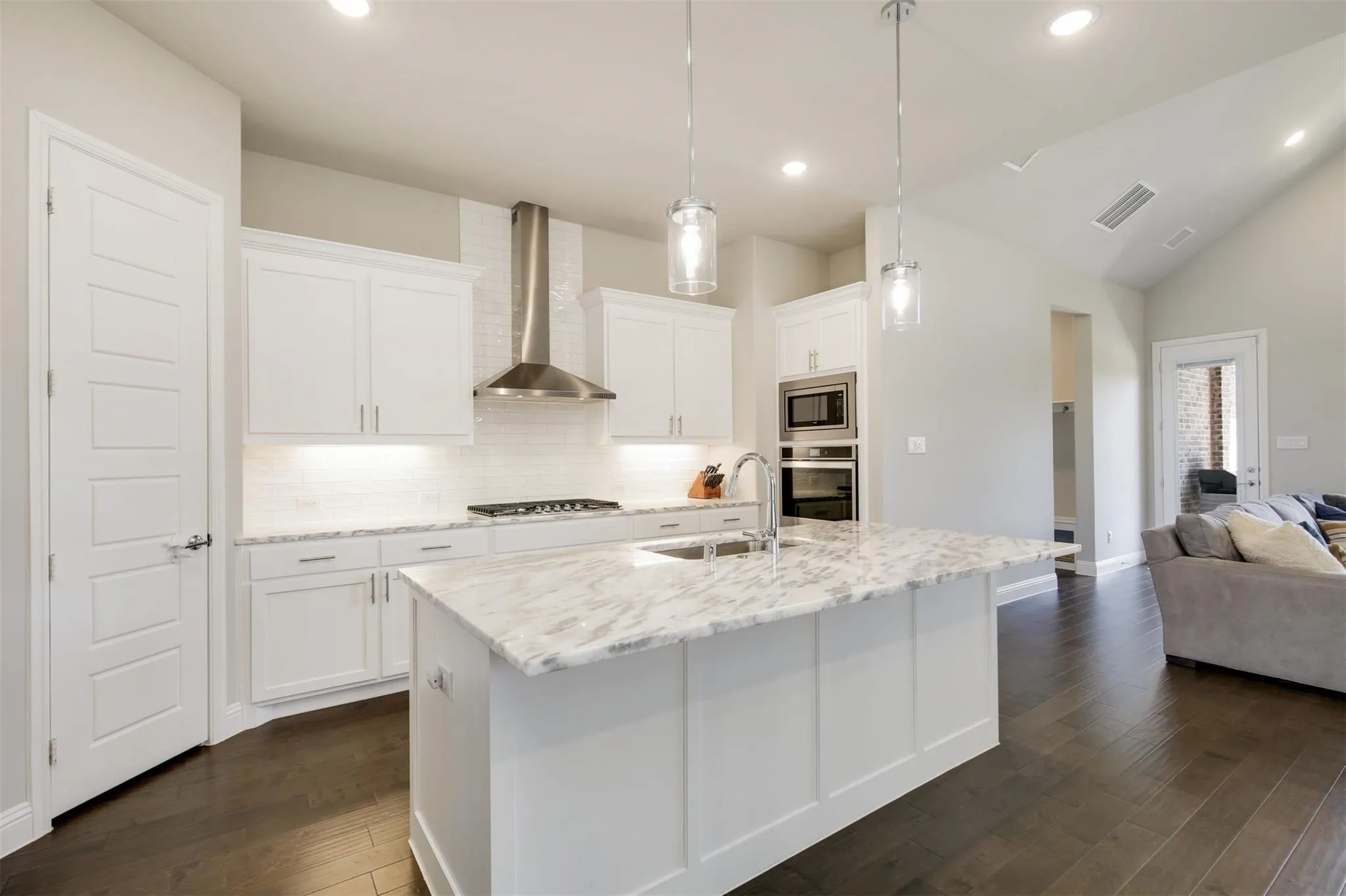 Single Family Residence For Rent in Denton County , 6842 Gavin Drive, Frisco, Texas 75034, 4 Bedroom, 4 Bathroom, 2 Garage spaces, 3,012 Sqft, built in 2019, mls#21364260, Real Estate Agent in Frisco, Homes For Rent in Denton county, Homes For Rent in Frisco, Realtor in Frisco Texas, Real Estate Brokerage Independent Realty Texas, Luminita Cordes Realtor