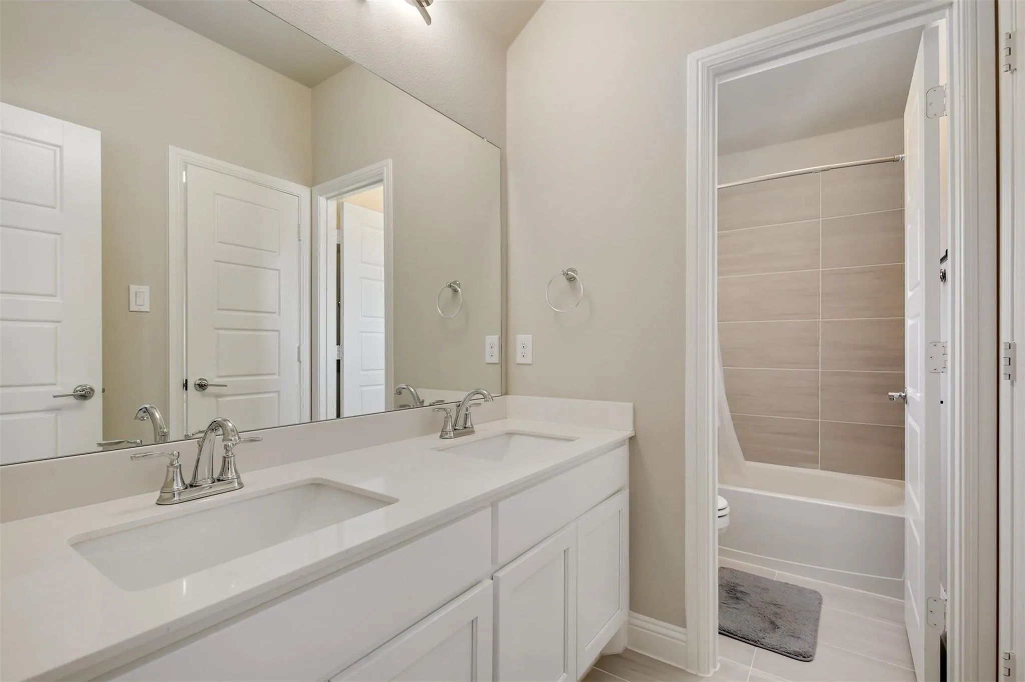 Single Family Residence For Rent in Denton County , 6842 Gavin Drive, Frisco, Texas 75034, 4 Bedroom, 4 Bathroom, 2 Garage spaces, 3,012 Sqft, built in 2019, mls#21364260, Real Estate Agent in Frisco, Homes For Rent in Denton county, Homes For Rent in Frisco, Realtor in Frisco Texas, Real Estate Brokerage Independent Realty Texas, Luminita Cordes Realtor