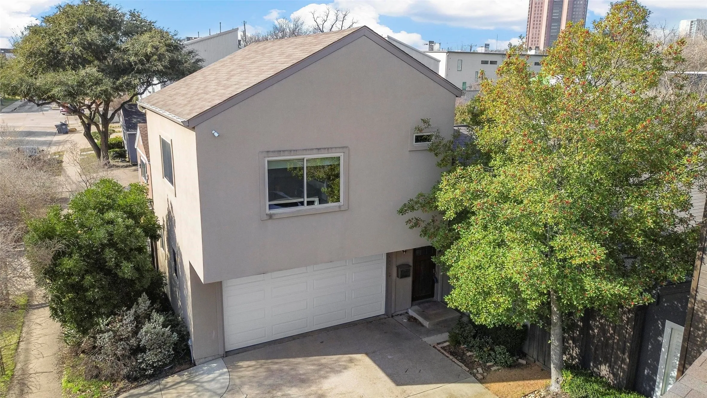 Single Family Residence For Rent in Dallas County , 4319 Cabell Drive, Dallas, Texas 75204, 3 Bedroom, 3 Bathroom, 2 Garage spaces, 1,744 Sqft, built in 1998, Price $3,900, mls#21361856, Real Estate Agent in Dallas, Homes For Rent in Dallas county, Homes For Rent in Dallas, Realtor in Dallas Texas, Real Estate Brokerage Independent Realty Texas, Luminita Cordes Realtor