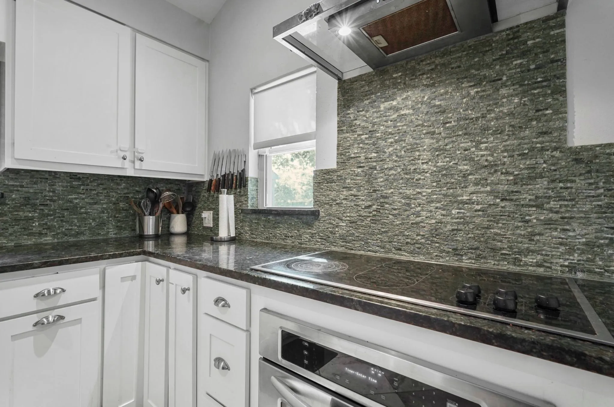 Single Family Residence For Rent in Dallas County , 4319 Cabell Drive, Dallas, Texas 75204, 3 Bedroom, 3 Bathroom, 2 Garage spaces, 1,744 Sqft, built in 1998, Price $3,900, mls#21361856, Real Estate Agent in Dallas, Homes For Rent in Dallas county, Homes For Rent in Dallas, Realtor in Dallas Texas, Real Estate Brokerage Independent Realty Texas, Luminita Cordes Realtor