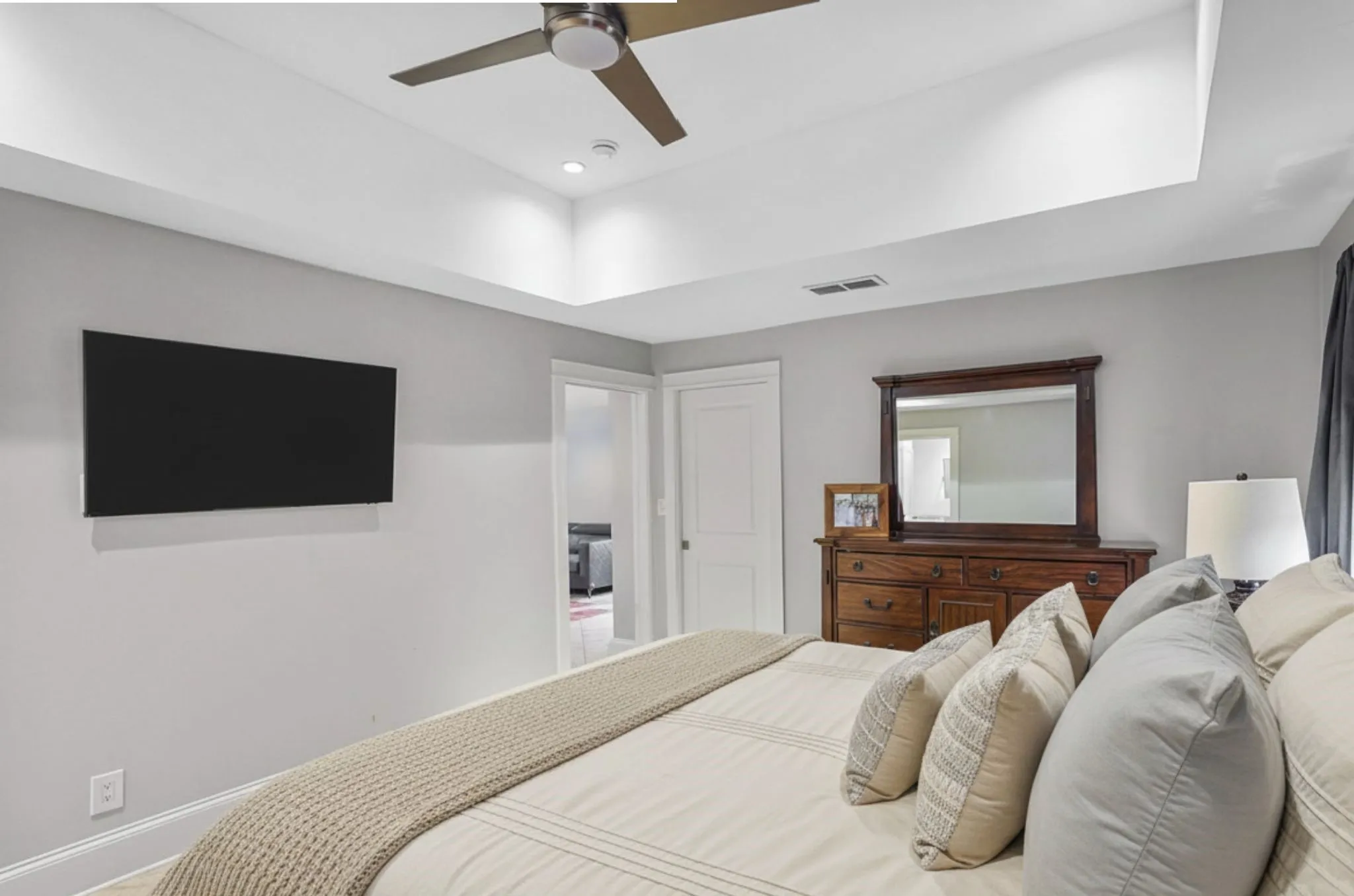 Single Family Residence For Rent in Dallas County , 4319 Cabell Drive, Dallas, Texas 75204, 3 Bedroom, 3 Bathroom, 2 Garage spaces, 1,744 Sqft, built in 1998, Price $3,900, mls#21361856, Real Estate Agent in Dallas, Homes For Rent in Dallas county, Homes For Rent in Dallas, Realtor in Dallas Texas, Real Estate Brokerage Independent Realty Texas, Luminita Cordes Realtor
