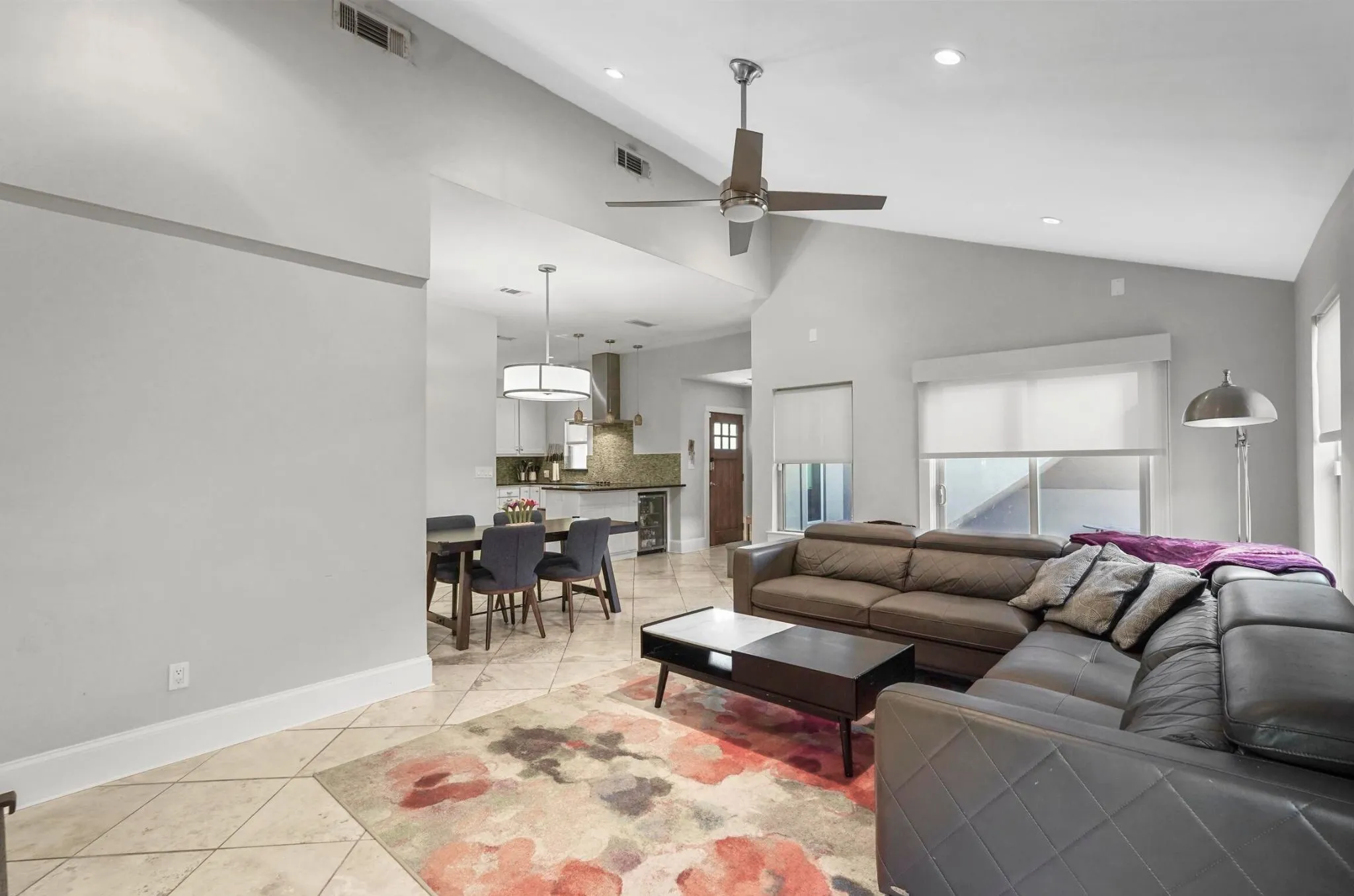 Single Family Residence For Rent in Dallas County , 4319 Cabell Drive, Dallas, Texas 75204, 3 Bedroom, 3 Bathroom, 2 Garage spaces, 1,744 Sqft, built in 1998, Price $3,900, mls#21361856, Real Estate Agent in Dallas, Homes For Rent in Dallas county, Homes For Rent in Dallas, Realtor in Dallas Texas, Real Estate Brokerage Independent Realty Texas, Luminita Cordes Realtor