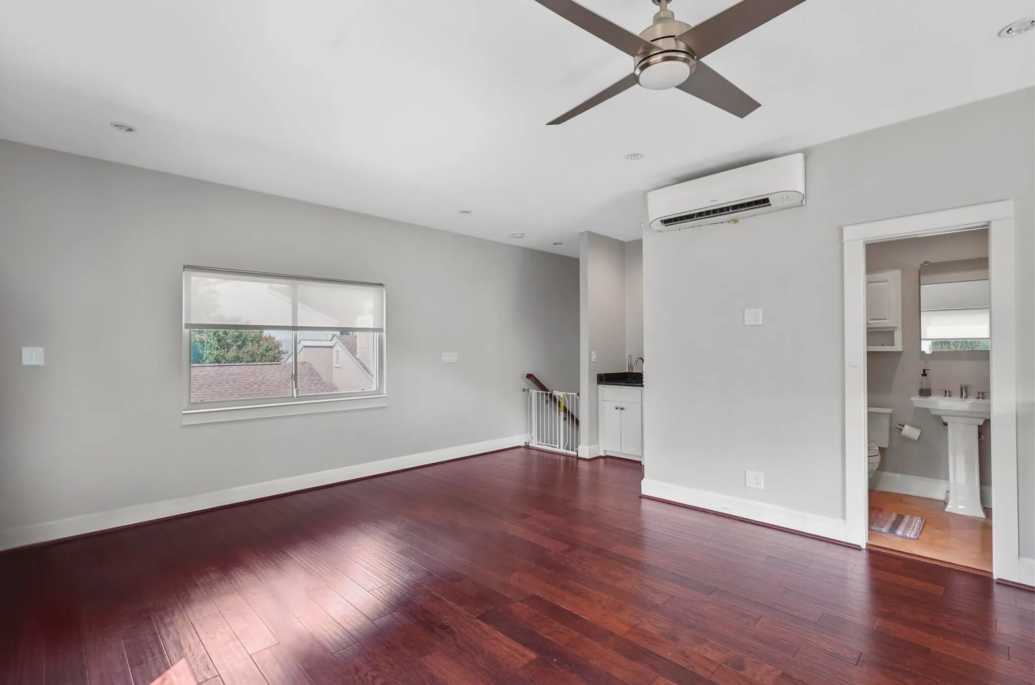 Single Family Residence For Rent in Dallas County , 4319 Cabell Drive, Dallas, Texas 75204, 3 Bedroom, 3 Bathroom, 2 Garage spaces, 1,744 Sqft, built in 1998, Price $3,900, mls#21361856, Real Estate Agent in Dallas, Homes For Rent in Dallas county, Homes For Rent in Dallas, Realtor in Dallas Texas, Real Estate Brokerage Independent Realty Texas, Luminita Cordes Realtor