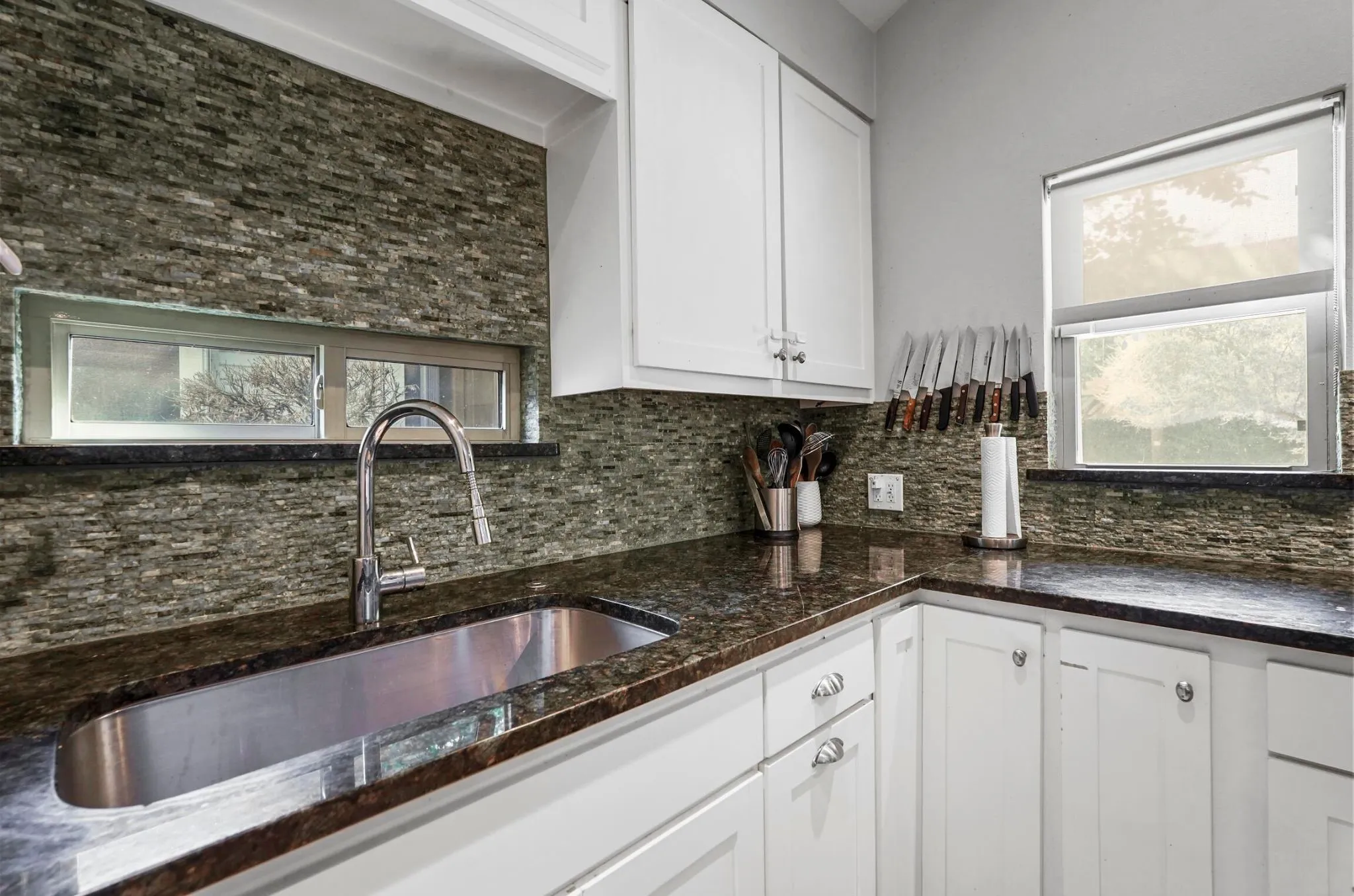 Single Family Residence For Rent in Dallas County , 4319 Cabell Drive, Dallas, Texas 75204, 3 Bedroom, 3 Bathroom, 2 Garage spaces, 1,744 Sqft, built in 1998, Price $3,900, mls#21361856, Real Estate Agent in Dallas, Homes For Rent in Dallas county, Homes For Rent in Dallas, Realtor in Dallas Texas, Real Estate Brokerage Independent Realty Texas, Luminita Cordes Realtor