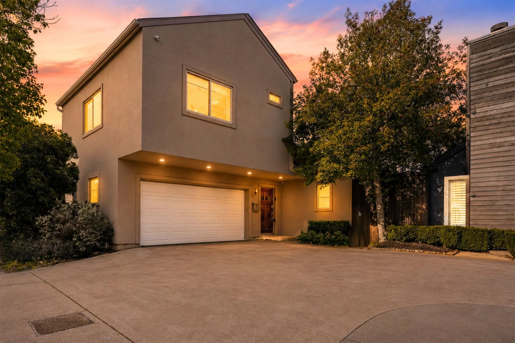 Single Family Residence For Rent in Dallas County , 4319 Cabell Drive, Dallas, Texas 75204, 3 Bedroom, 3 Bathroom, 2 Garage spaces, 1,744 Sqft, built in 1998, Price $3,900, mls#21361856, Real Estate Agent in Dallas, Homes For Rent in Dallas county, Homes For Rent in Dallas, Realtor in Dallas Texas, Real Estate Brokerage Independent Realty Texas, Luminita Cordes Realtor