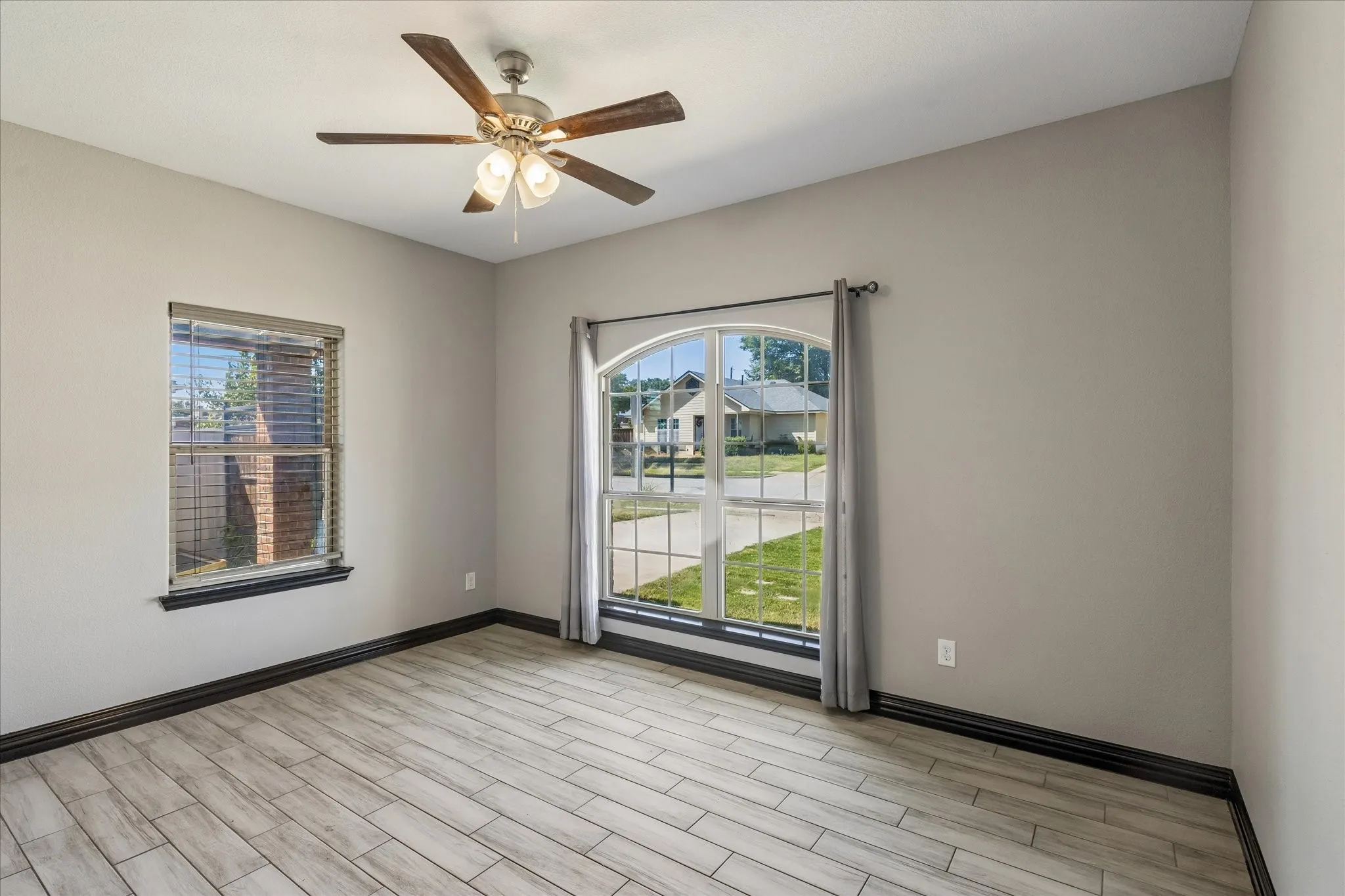 Single Family Residence For Sale in Tarrant County , 1533 Cairn Circle, Fort Worth, Texas 76134, 4 Bedroom, 2 Bathroom, Garage spaces, 2,238 Sqft, built in 2019, mls#21362419, Real Estate Agent in Fort Worth, Homes For Sale in Tarrant county, Homes For Sale in Fort Worth, Realtor in Fort Worth Texas, Real Estate Brokerage Independent Realty Texas, Luminita Cordes Realtor