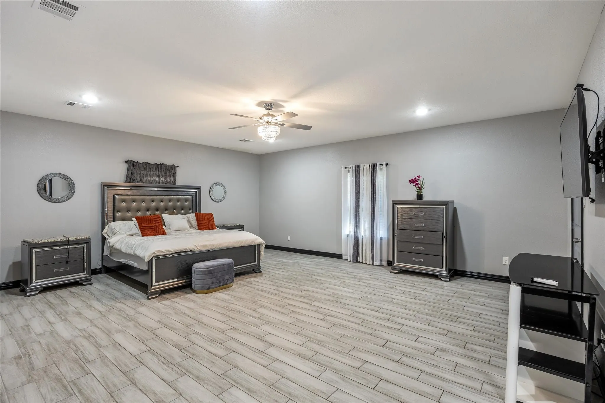 Single Family Residence For Sale in Tarrant County , 1533 Cairn Circle, Fort Worth, Texas 76134, 4 Bedroom, 2 Bathroom, Garage spaces, 2,238 Sqft, built in 2019, mls#21362419, Real Estate Agent in Fort Worth, Homes For Sale in Tarrant county, Homes For Sale in Fort Worth, Realtor in Fort Worth Texas, Real Estate Brokerage Independent Realty Texas, Luminita Cordes Realtor