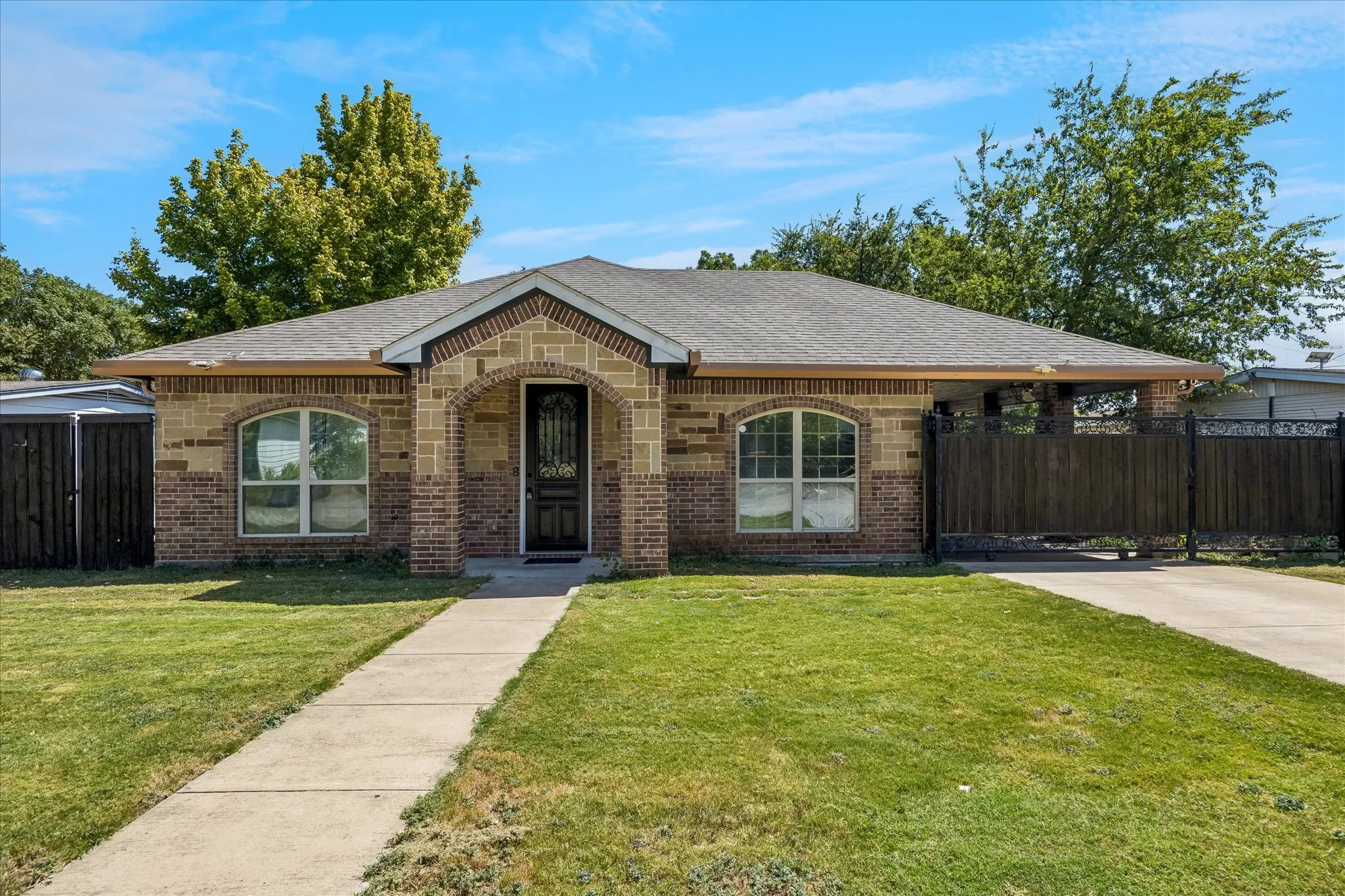 Single Family Residence For Sale in Tarrant County , 1533 Cairn Circle, Fort Worth, Texas 76134, 4 Bedroom, 2 Bathroom, Garage spaces, 2,238 Sqft, built in 2019, mls#21362419, Real Estate Agent in Fort Worth, Homes For Sale in Tarrant county, Homes For Sale in Fort Worth, Realtor in Fort Worth Texas, Real Estate Brokerage Independent Realty Texas, Luminita Cordes Realtor