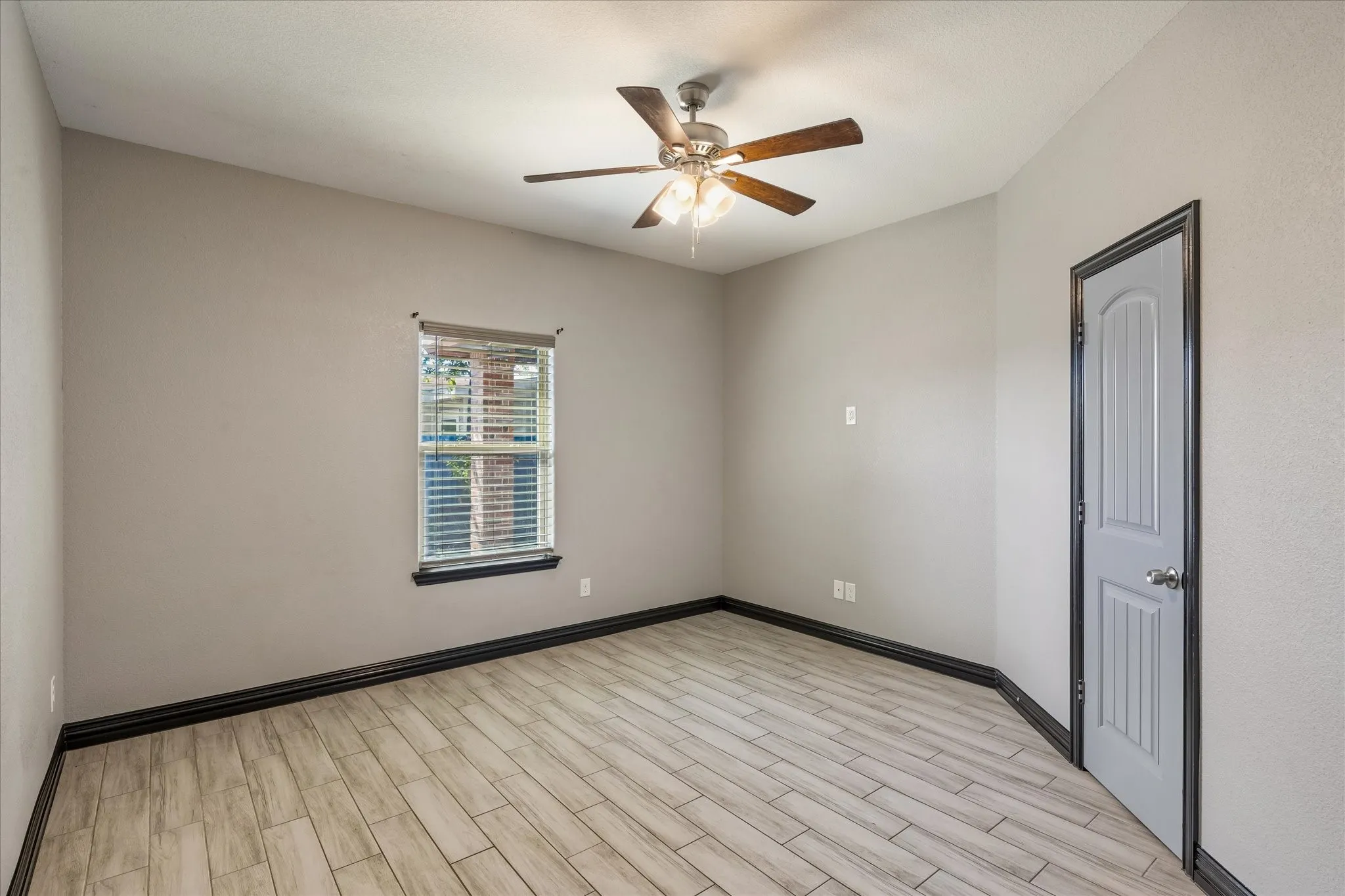 Single Family Residence For Sale in Tarrant County , 1533 Cairn Circle, Fort Worth, Texas 76134, 4 Bedroom, 2 Bathroom, Garage spaces, 2,238 Sqft, built in 2019, mls#21362419, Real Estate Agent in Fort Worth, Homes For Sale in Tarrant county, Homes For Sale in Fort Worth, Realtor in Fort Worth Texas, Real Estate Brokerage Independent Realty Texas, Luminita Cordes Realtor