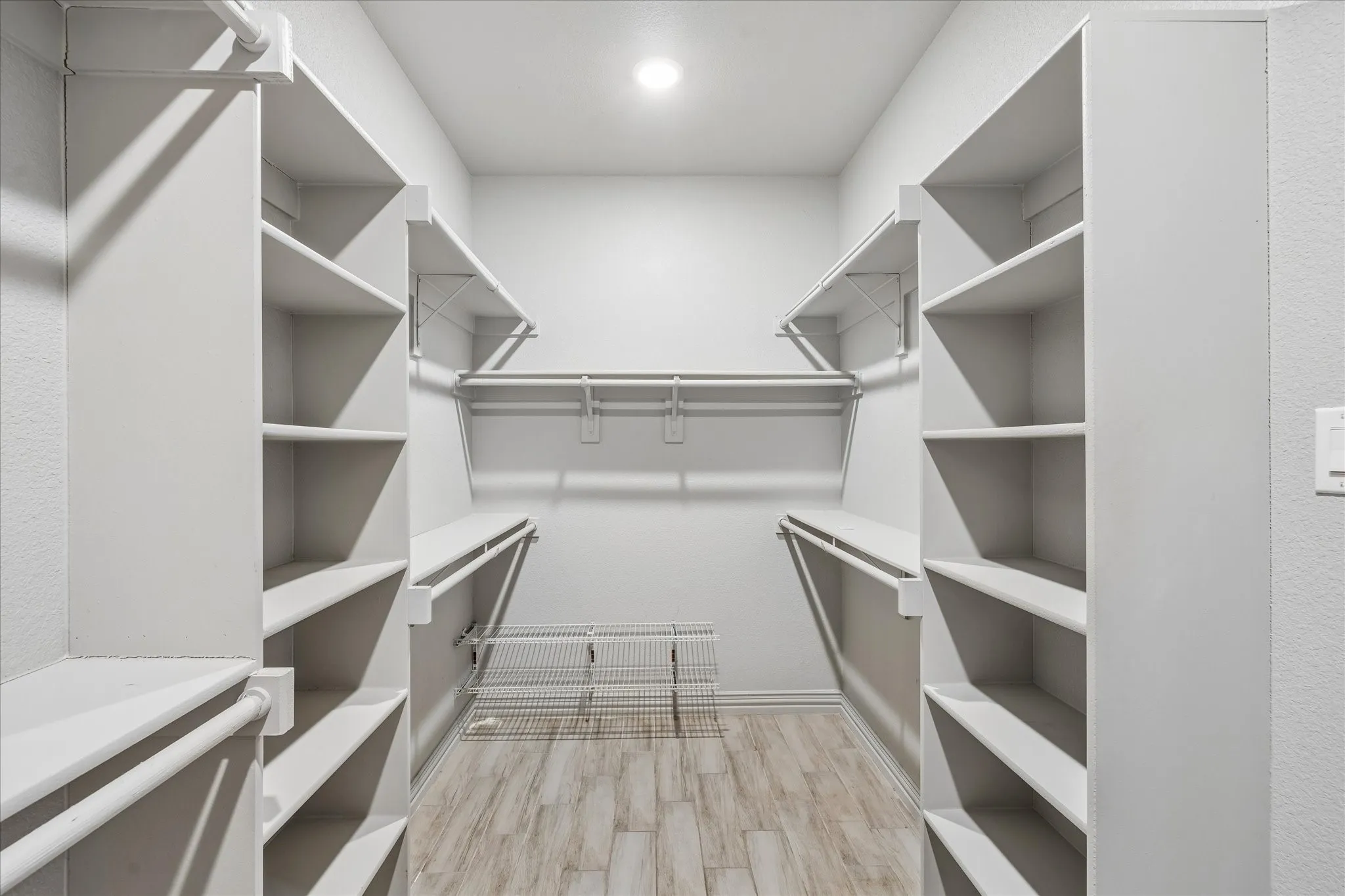 Single Family Residence For Sale in Tarrant County , 1533 Cairn Circle, Fort Worth, Texas 76134, 4 Bedroom, 2 Bathroom, Garage spaces, 2,238 Sqft, built in 2019, mls#21362419, Real Estate Agent in Fort Worth, Homes For Sale in Tarrant county, Homes For Sale in Fort Worth, Realtor in Fort Worth Texas, Real Estate Brokerage Independent Realty Texas, Luminita Cordes Realtor