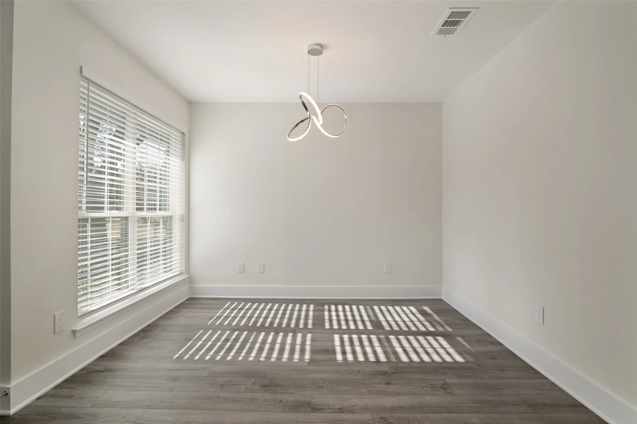 Single Family Residence For Sale in Dallas County , 1609 Barclay Drive, Richardson, Texas 75081, 3 Bedroom, 2 Bathroom, 2 Garage spaces, 1,637 Sqft, built in 1978, mls#21363806, Real Estate Agent in Richardson, Homes For Sale in Dallas county, Homes For Sale in Richardson, Realtor in Richardson Texas, Real Estate Brokerage Independent Realty Texas, Luminita Cordes Realtor