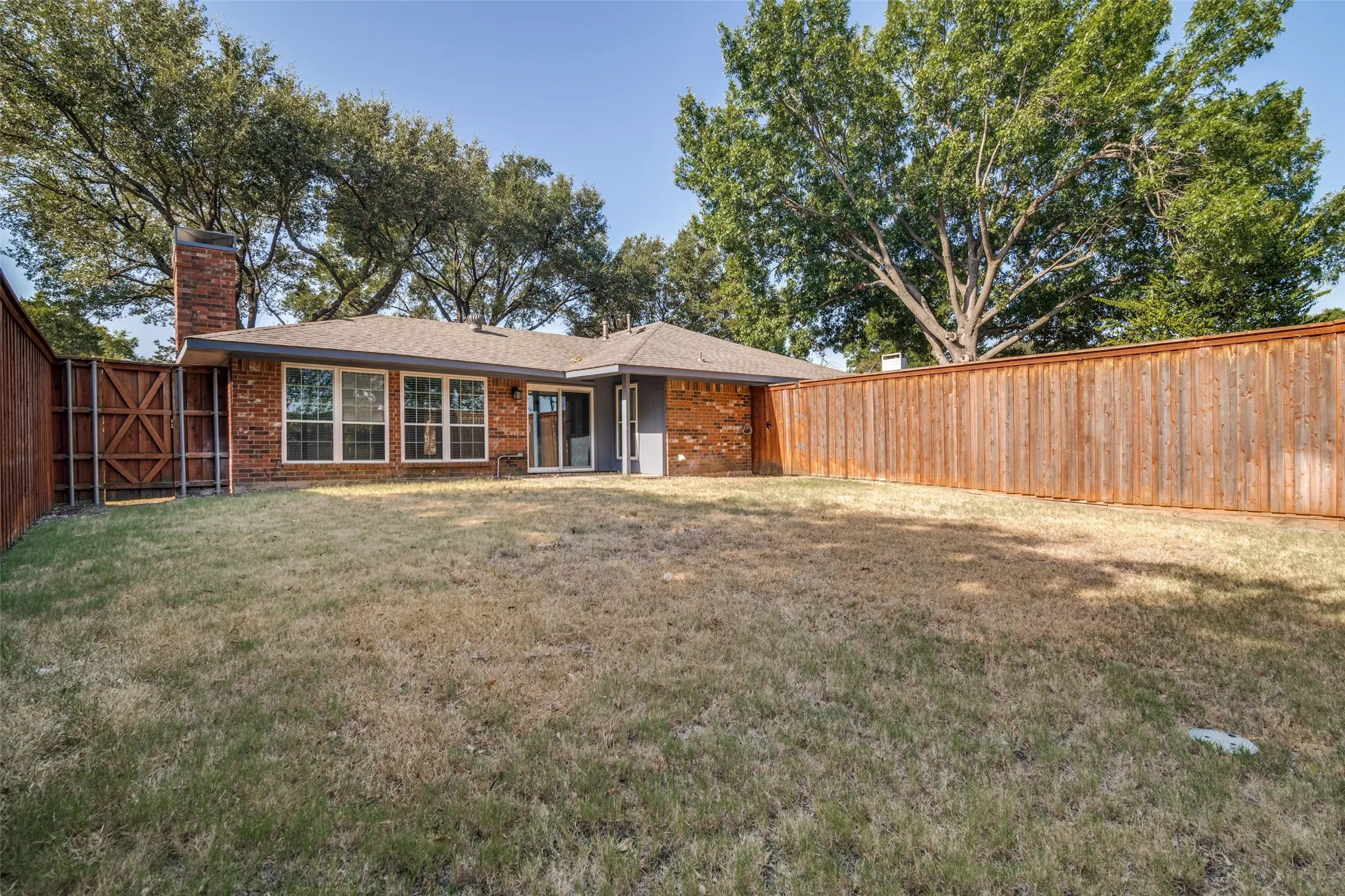 Single Family Residence For Sale in Dallas County , 1609 Barclay Drive, Richardson, Texas 75081, 3 Bedroom, 2 Bathroom, 2 Garage spaces, 1,637 Sqft, built in 1978, mls#21363806, Real Estate Agent in Richardson, Homes For Sale in Dallas county, Homes For Sale in Richardson, Realtor in Richardson Texas, Real Estate Brokerage Independent Realty Texas, Luminita Cordes Realtor
