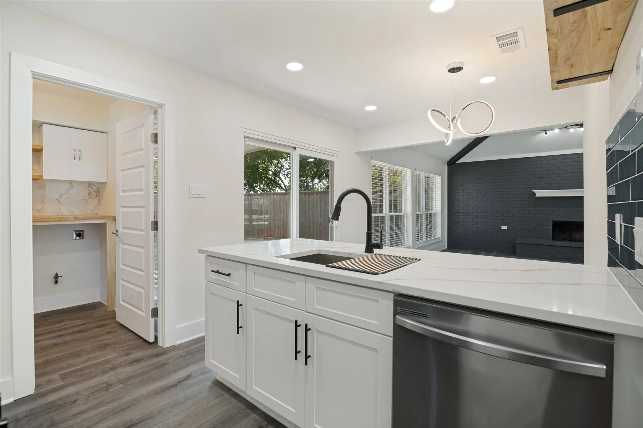 Single Family Residence For Sale in Dallas County , 1609 Barclay Drive, Richardson, Texas 75081, 3 Bedroom, 2 Bathroom, 2 Garage spaces, 1,637 Sqft, built in 1978, mls#21363806, Real Estate Agent in Richardson, Homes For Sale in Dallas county, Homes For Sale in Richardson, Realtor in Richardson Texas, Real Estate Brokerage Independent Realty Texas, Luminita Cordes Realtor