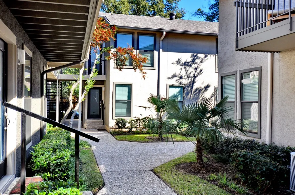 Condominium For Rent in Dallas County , 5909 Birchbrook Drive 129, Dallas, Texas 75206, 3 Bedroom, 2 Bathroom, Garage spaces, 1,225 Sqft, built in 2011, mls#21364279, Real Estate Agent in Dallas, Homes For Rent in Dallas county, Homes For Rent in Dallas, Realtor in Dallas Texas, Real Estate Brokerage Independent Realty Texas, Luminita Cordes Realtor