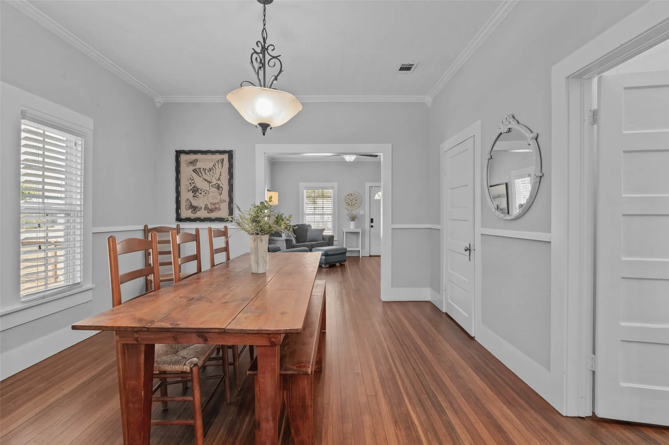 Single Family Residence For Sale in Denton County , 700 Elm Street, Sanger, Texas 76266, 2 Bedroom, 2 Bathroom, 1 Garage spaces, 1,227 Sqft, built in 1943, mls#21364198, Real Estate Agent in Sanger, Homes For Sale in Denton county, Homes For Sale in Sanger, Realtor in Sanger Texas, Real Estate Brokerage Independent Realty Texas, Luminita Cordes Realtor