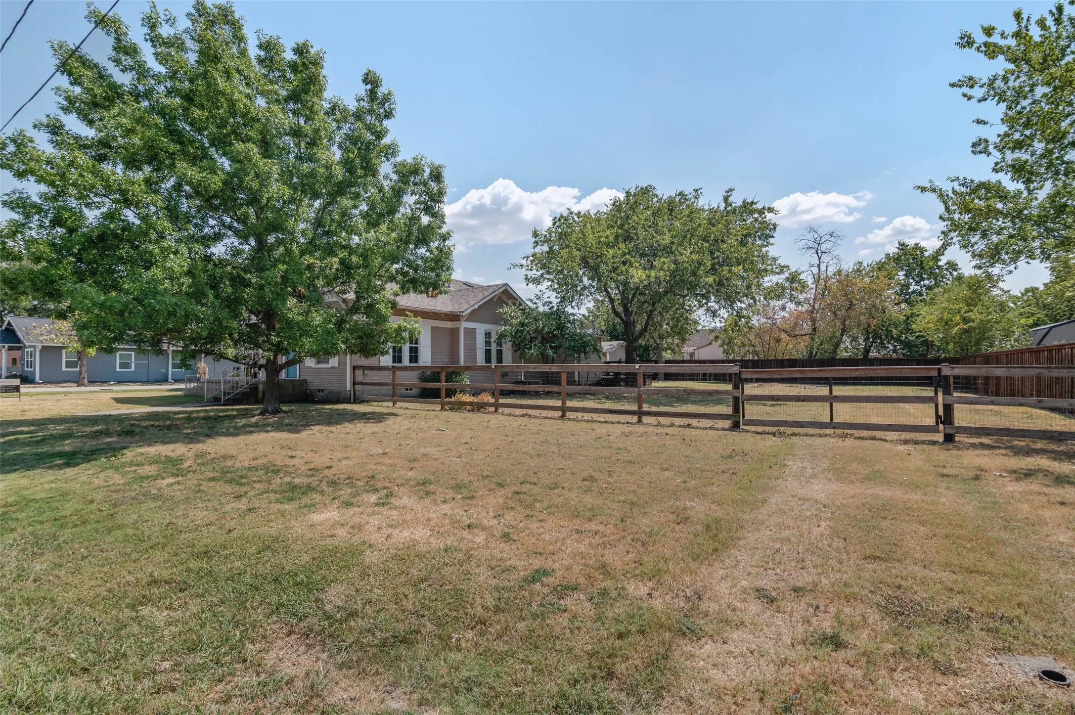 Single Family Residence For Sale in Denton County , 700 Elm Street, Sanger, Texas 76266, 2 Bedroom, 2 Bathroom, 1 Garage spaces, 1,227 Sqft, built in 1943, mls#21364198, Real Estate Agent in Sanger, Homes For Sale in Denton county, Homes For Sale in Sanger, Realtor in Sanger Texas, Real Estate Brokerage Independent Realty Texas, Luminita Cordes Realtor