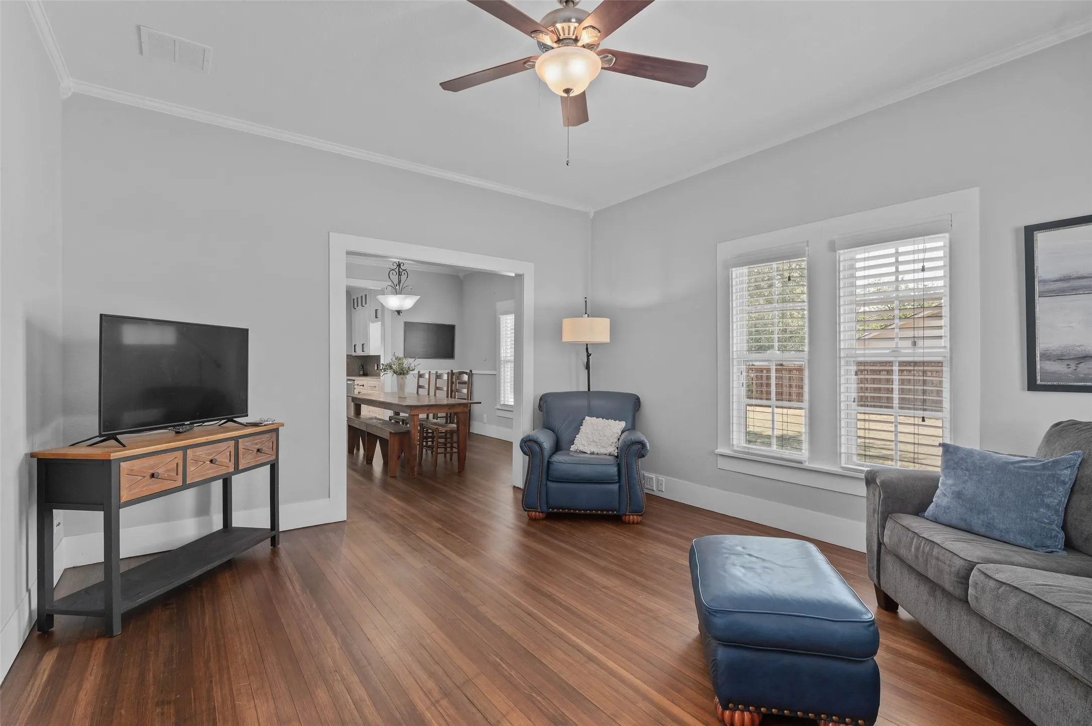Single Family Residence For Sale in Denton County , 700 Elm Street, Sanger, Texas 76266, 2 Bedroom, 2 Bathroom, 1 Garage spaces, 1,227 Sqft, built in 1943, mls#21364198, Real Estate Agent in Sanger, Homes For Sale in Denton county, Homes For Sale in Sanger, Realtor in Sanger Texas, Real Estate Brokerage Independent Realty Texas, Luminita Cordes Realtor