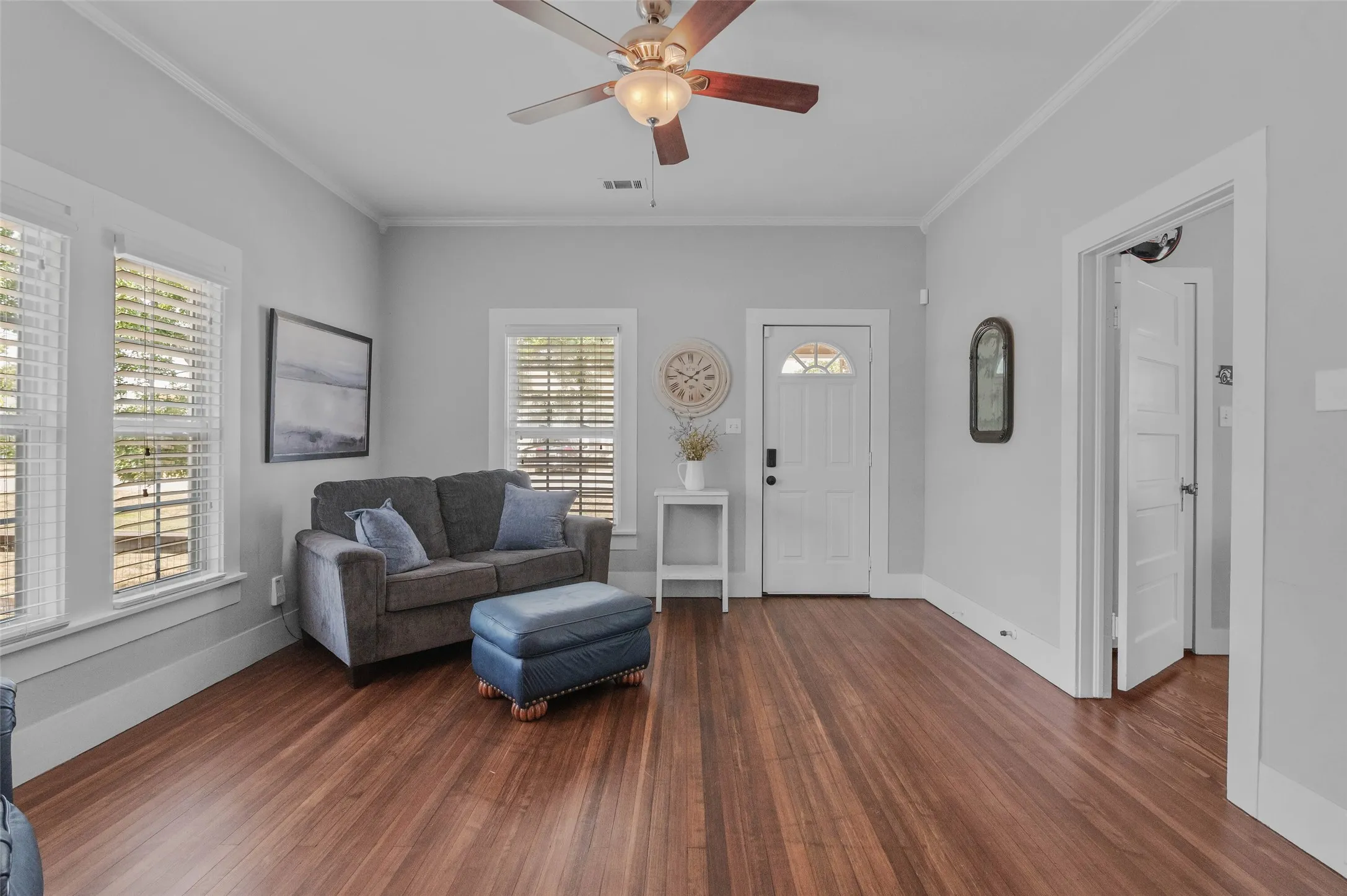 Single Family Residence For Sale in Denton County , 700 Elm Street, Sanger, Texas 76266, 2 Bedroom, 2 Bathroom, 1 Garage spaces, 1,227 Sqft, built in 1943, mls#21364198, Real Estate Agent in Sanger, Homes For Sale in Denton county, Homes For Sale in Sanger, Realtor in Sanger Texas, Real Estate Brokerage Independent Realty Texas, Luminita Cordes Realtor