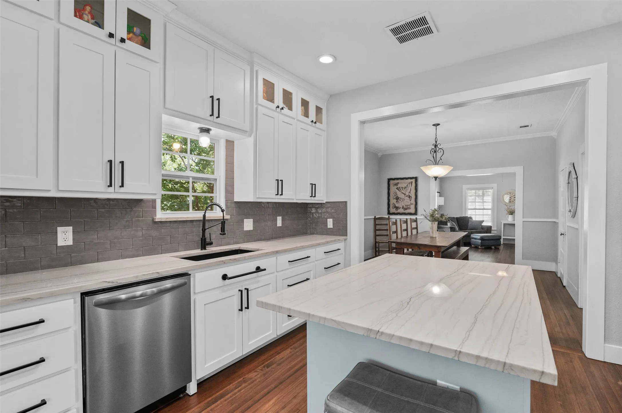 Single Family Residence For Sale in Denton County , 700 Elm Street, Sanger, Texas 76266, 2 Bedroom, 2 Bathroom, 1 Garage spaces, 1,227 Sqft, built in 1943, mls#21364198, Real Estate Agent in Sanger, Homes For Sale in Denton county, Homes For Sale in Sanger, Realtor in Sanger Texas, Real Estate Brokerage Independent Realty Texas, Luminita Cordes Realtor