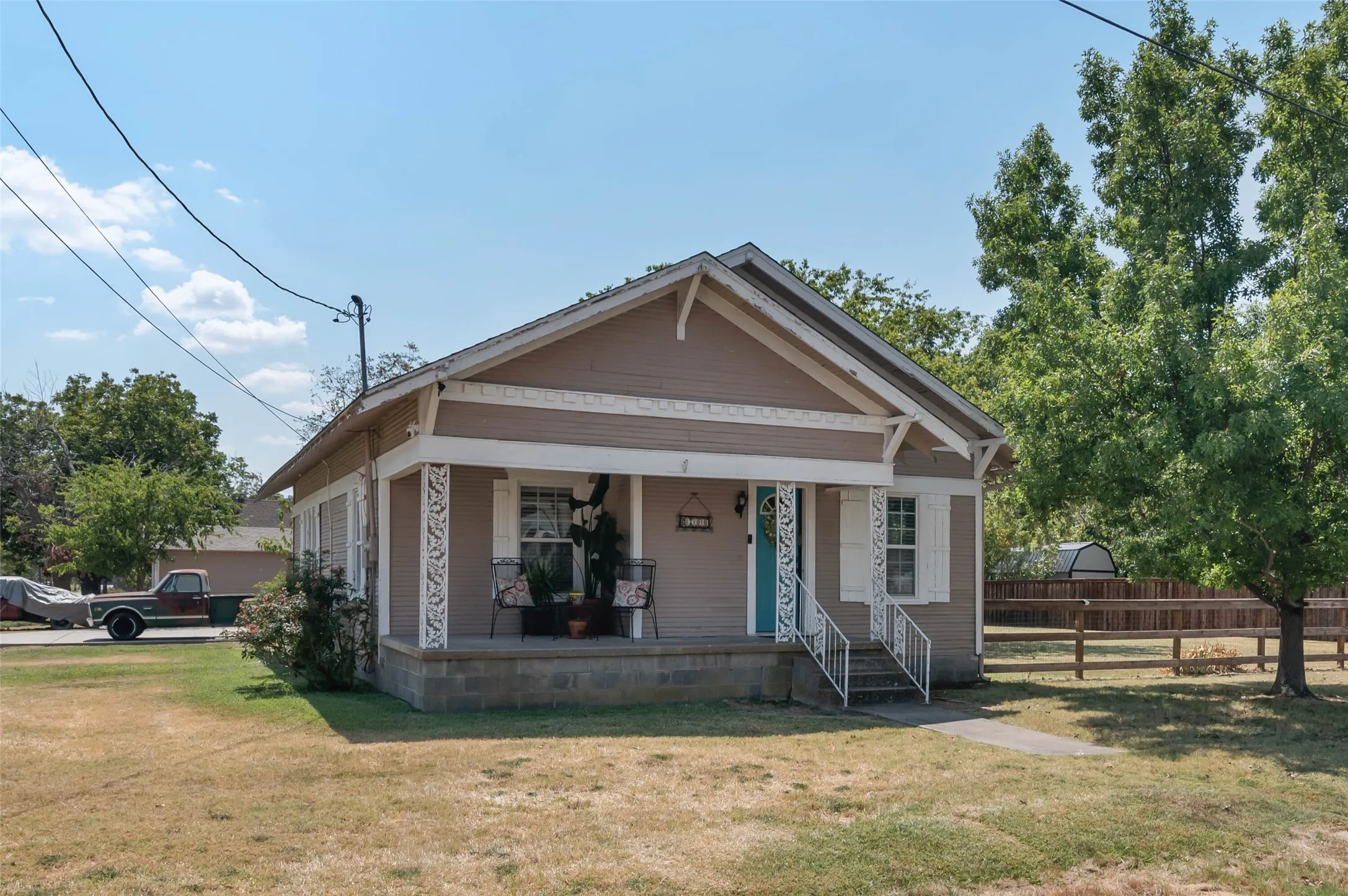 Single Family Residence For Sale in Denton County , 700 Elm Street, Sanger, Texas 76266, 2 Bedroom, 2 Bathroom, 1 Garage spaces, 1,227 Sqft, built in 1943, mls#21364198, Real Estate Agent in Sanger, Homes For Sale in Denton county, Homes For Sale in Sanger, Realtor in Sanger Texas, Real Estate Brokerage Independent Realty Texas, Luminita Cordes Realtor