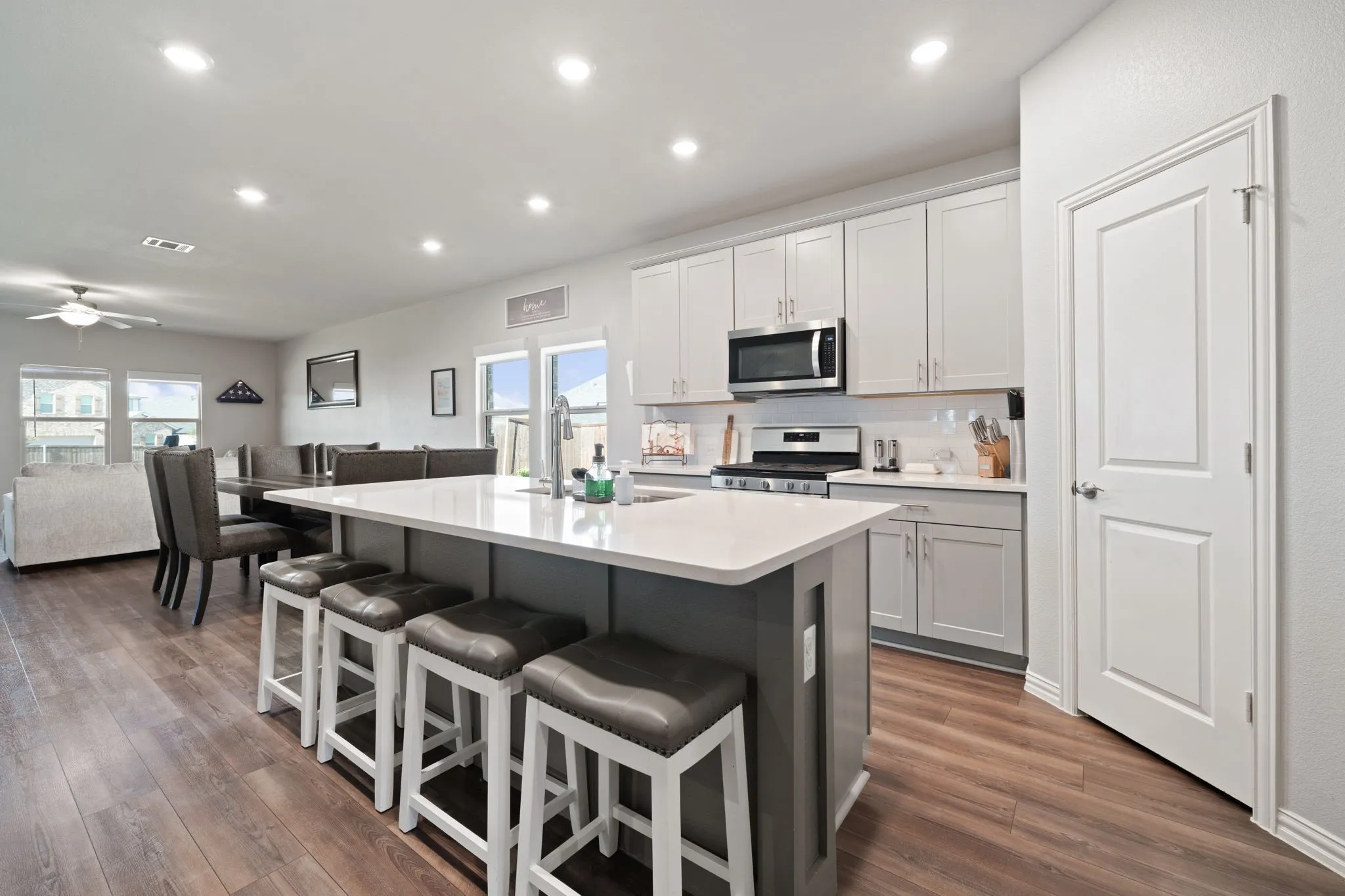 Single Family Residence For Rent in Rockwall County , 7175 Rolling Waters Way, Royse City, Texas 75189, 4 Bedroom, 3 Bathroom, 2 Garage spaces, 2,405 Sqft, built in 2022, mls#21363184, Real Estate Agent in Royse City, Homes For Rent in Rockwall county, Homes For Rent in Royse City, Realtor in Royse City Texas, Real Estate Brokerage Independent Realty Texas, Luminita Cordes Realtor