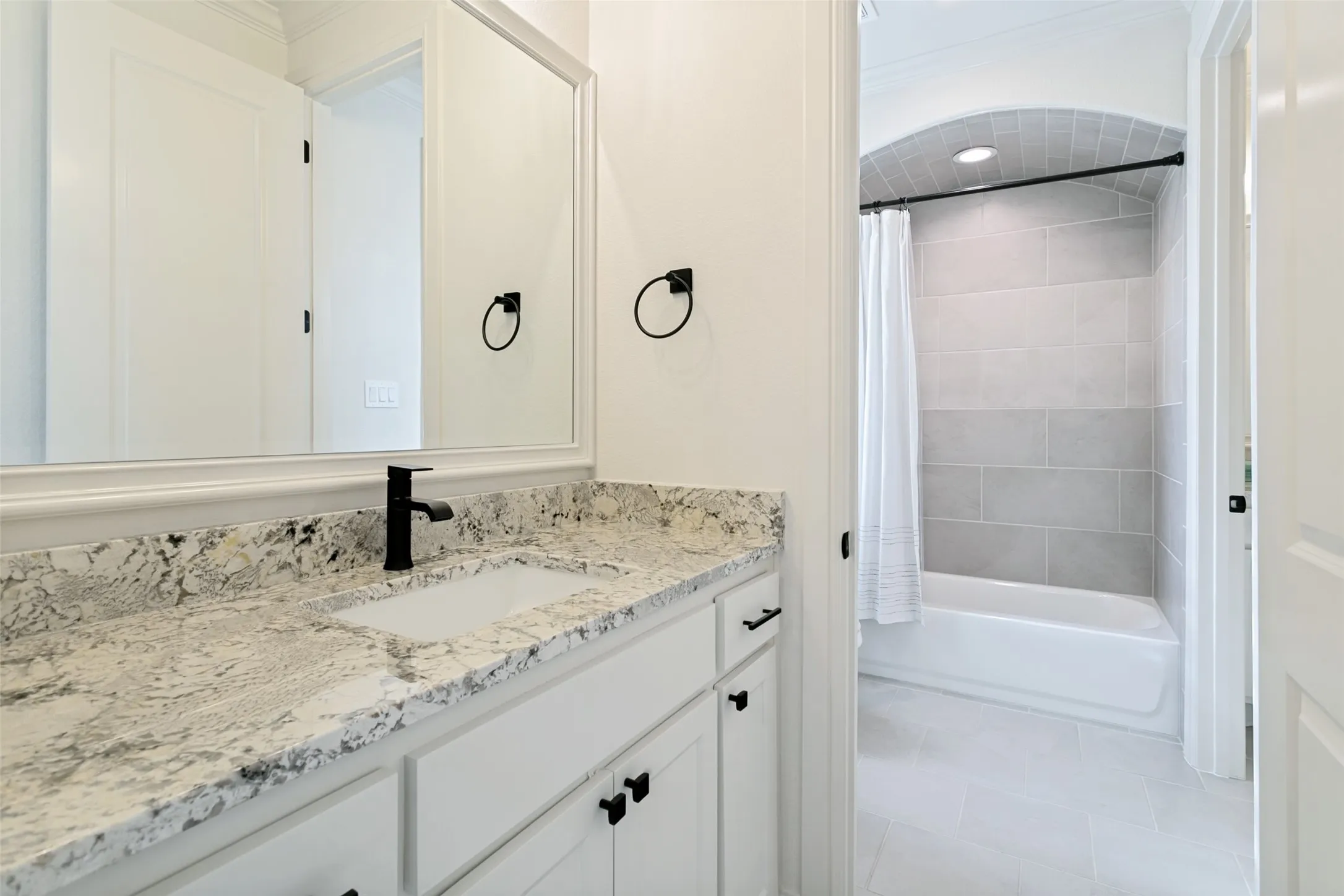 Single Family Residence For Sale in Tarrant County , 12000 Bella Vino Drive, Fort Worth, Texas 76126, 4 Bedroom, 4 Bathroom, 3 Garage spaces, 3,204 Sqft, built in 2022, mls#21357403, Real Estate Agent in Fort Worth, Homes For Sale in Tarrant county, Homes For Sale in Fort Worth, Realtor in Fort Worth Texas, Real Estate Brokerage Independent Realty Texas, Luminita Cordes Realtor