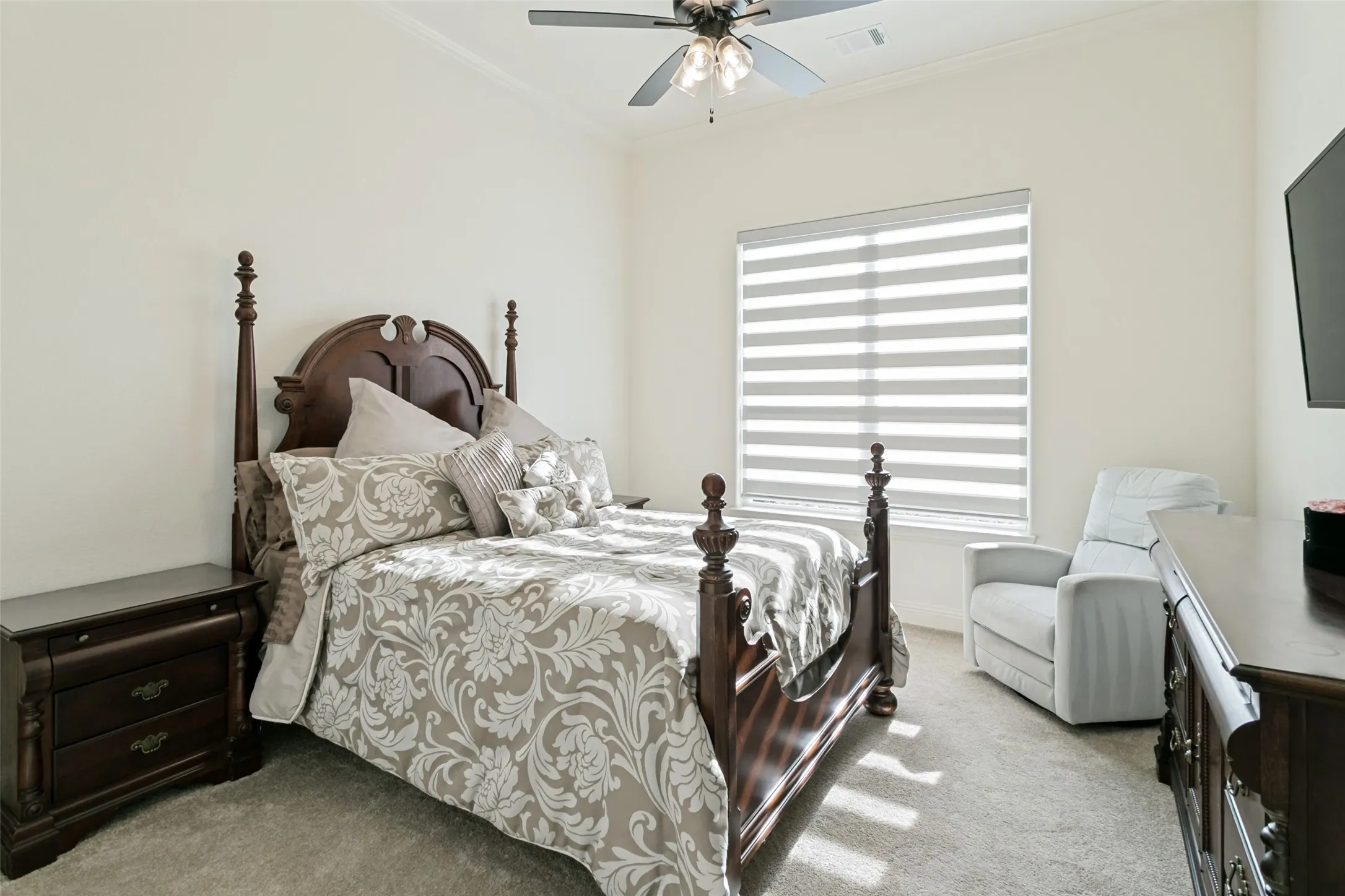 Single Family Residence For Sale in Tarrant County , 12000 Bella Vino Drive, Fort Worth, Texas 76126, 4 Bedroom, 4 Bathroom, 3 Garage spaces, 3,204 Sqft, built in 2022, mls#21357403, Real Estate Agent in Fort Worth, Homes For Sale in Tarrant county, Homes For Sale in Fort Worth, Realtor in Fort Worth Texas, Real Estate Brokerage Independent Realty Texas, Luminita Cordes Realtor